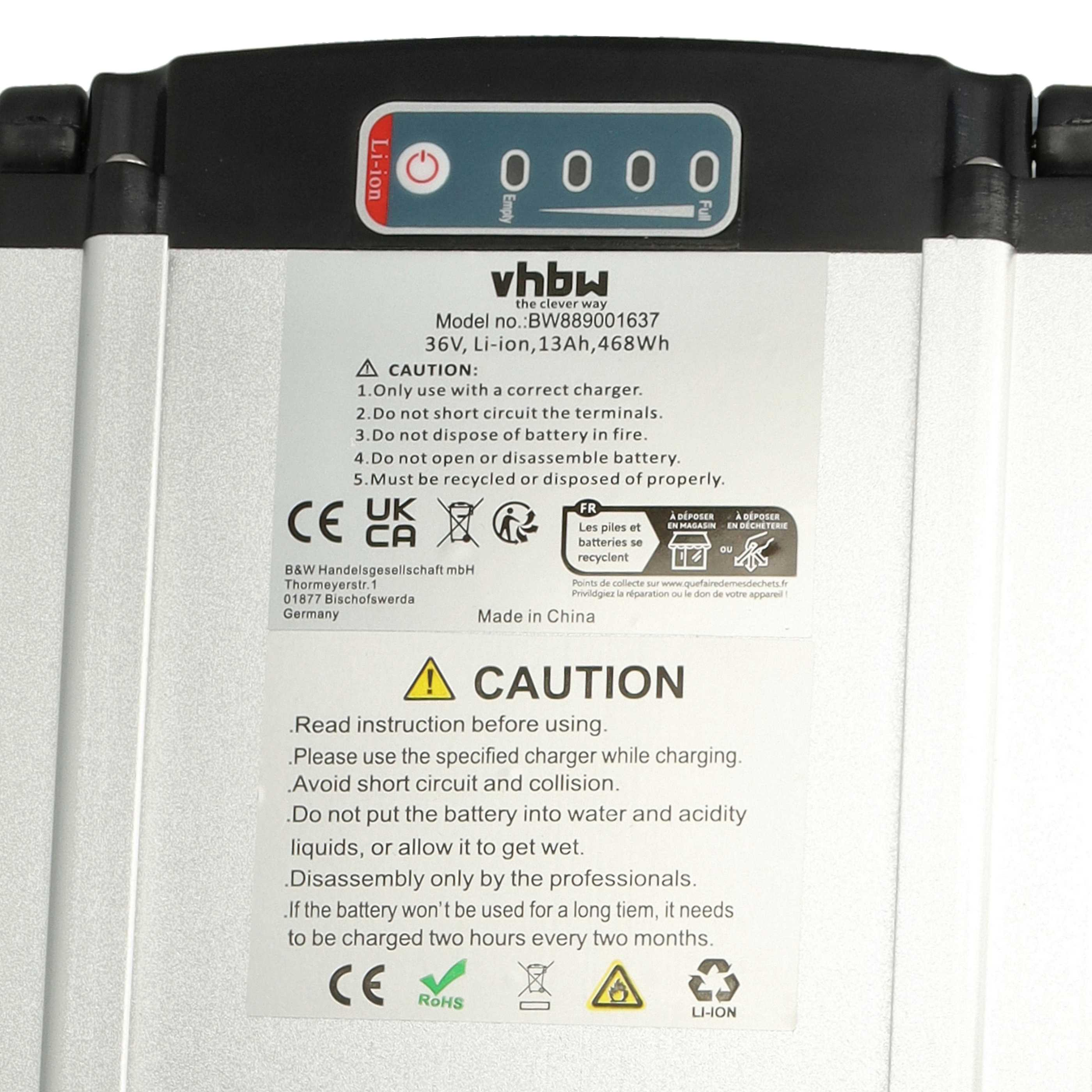 Ein Akku-Pack mit Anzeige, Text und Warnhinweisen zu Verwendung und Recycling.