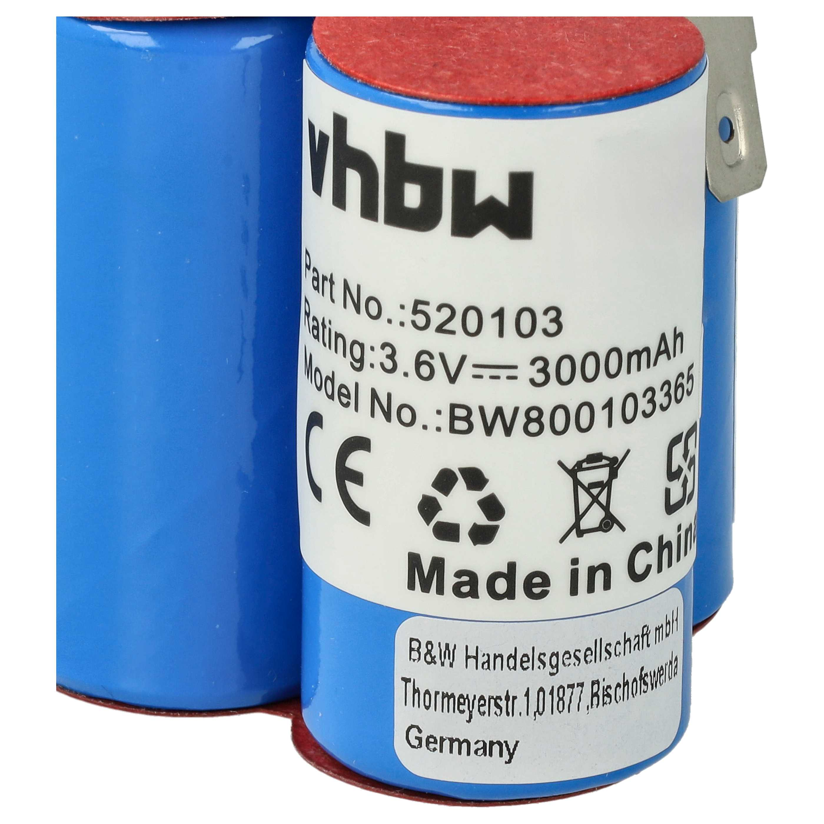 Nahaufnahme einer zylindrischen Batterie. Sie hat blaue und weiße Abschnitte, eine rote Oberseite und Etiketten mit Text und Symbolen.