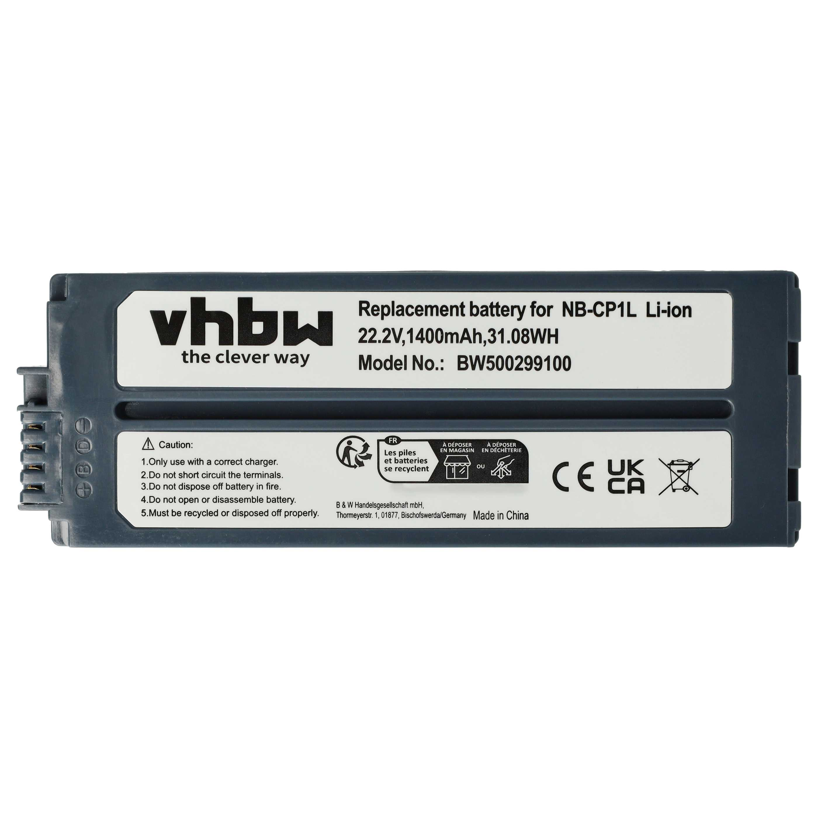 Ein Akku mit Text: vhbw, Ersatzbatterie für NB-CP1L Li-ion. Es gibt Warnungen und Recycling-Symbole.