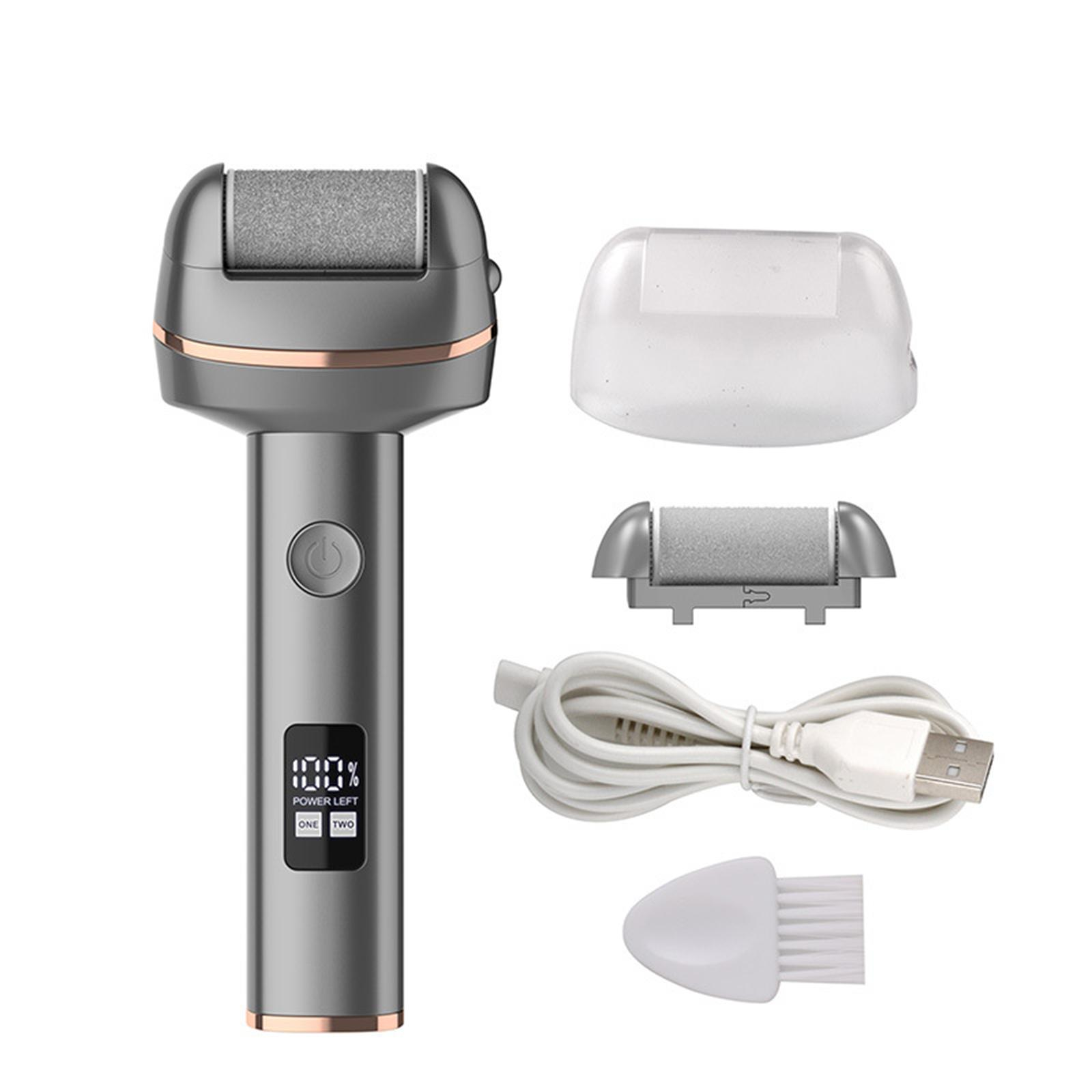 Ein grauer Fußschleifer mit Zubehör, darunter eine Rolle, eine Abdeckung, eine Bürste und ein USB-Kabel, auf weißem Hintergrund.