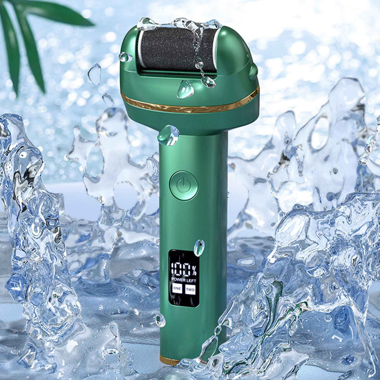 Grünes Fußpflegegerät mit schwarzer Rolle, umgeben von Wassertröpfchen. Zeigt den Ladezustand an.