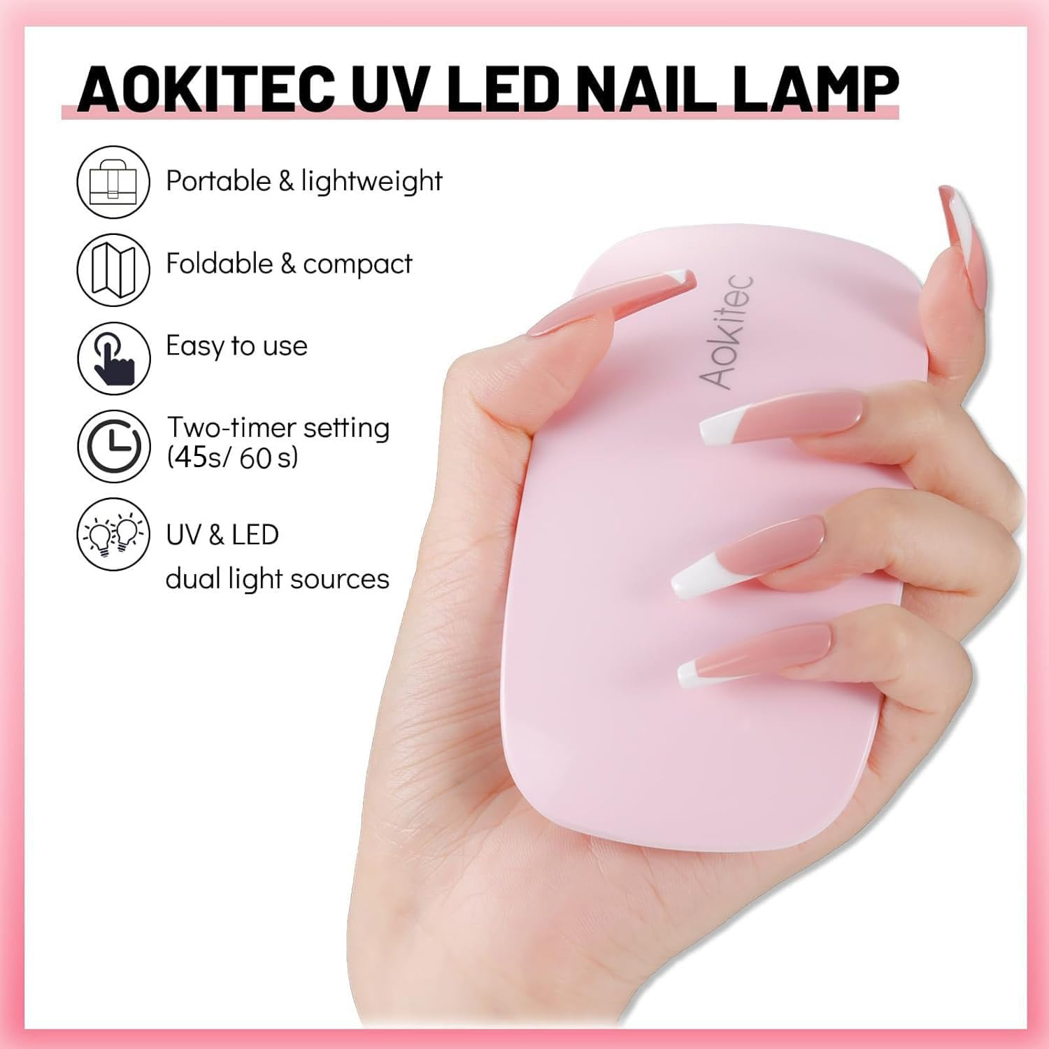 Eine pinkfarbene Aokitec UV-LED-Nagellampe wird von einer Hand mit langen Nägeln mit French-Spitze gehalten. Merkmale sind auf der Seite aufgeführt.