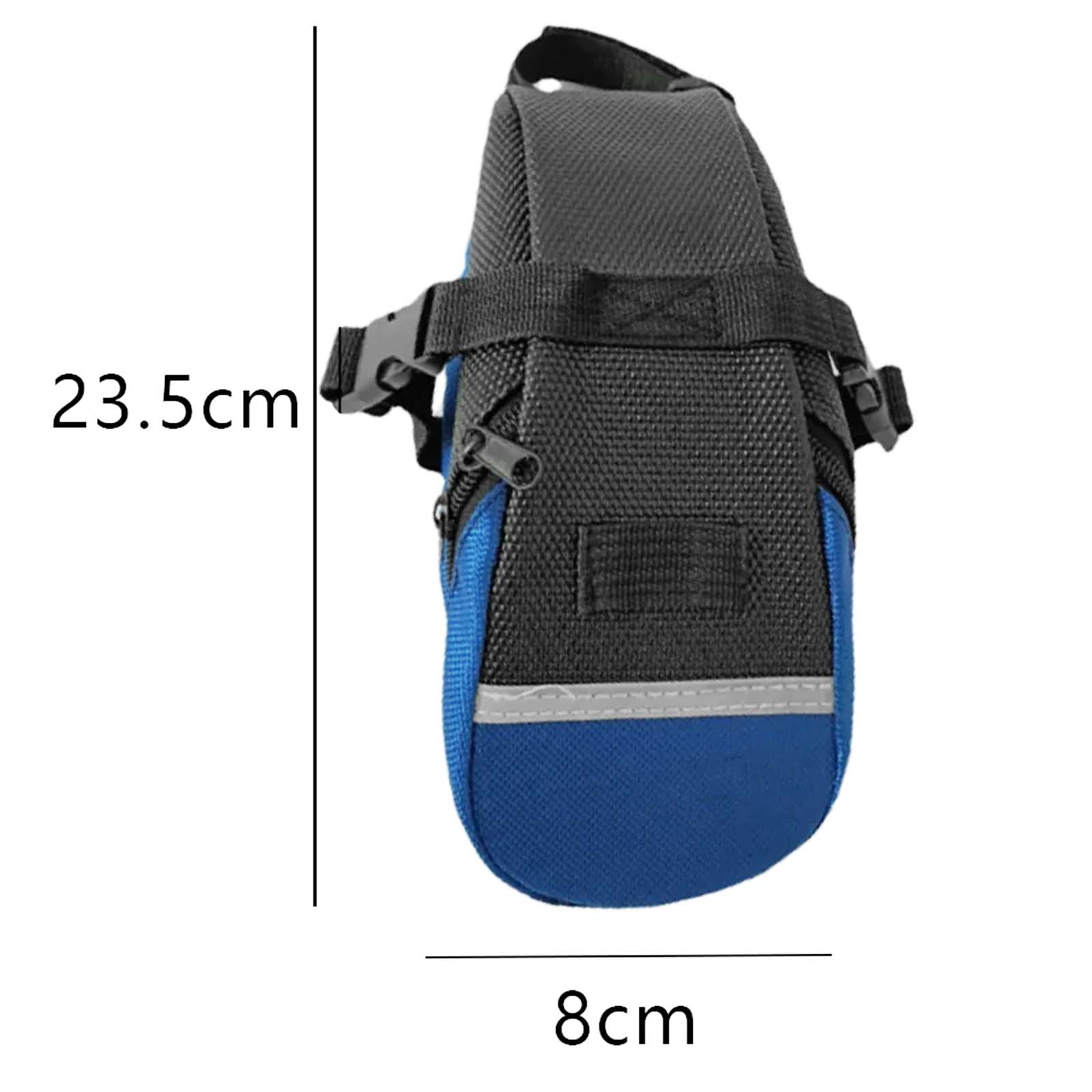Eine schwarz-blaue Fahrradtasche mit den Maßen 23,5 cm x 8 cm. Sie hat Gurte, Schnallen und einen Reflexstreifen.