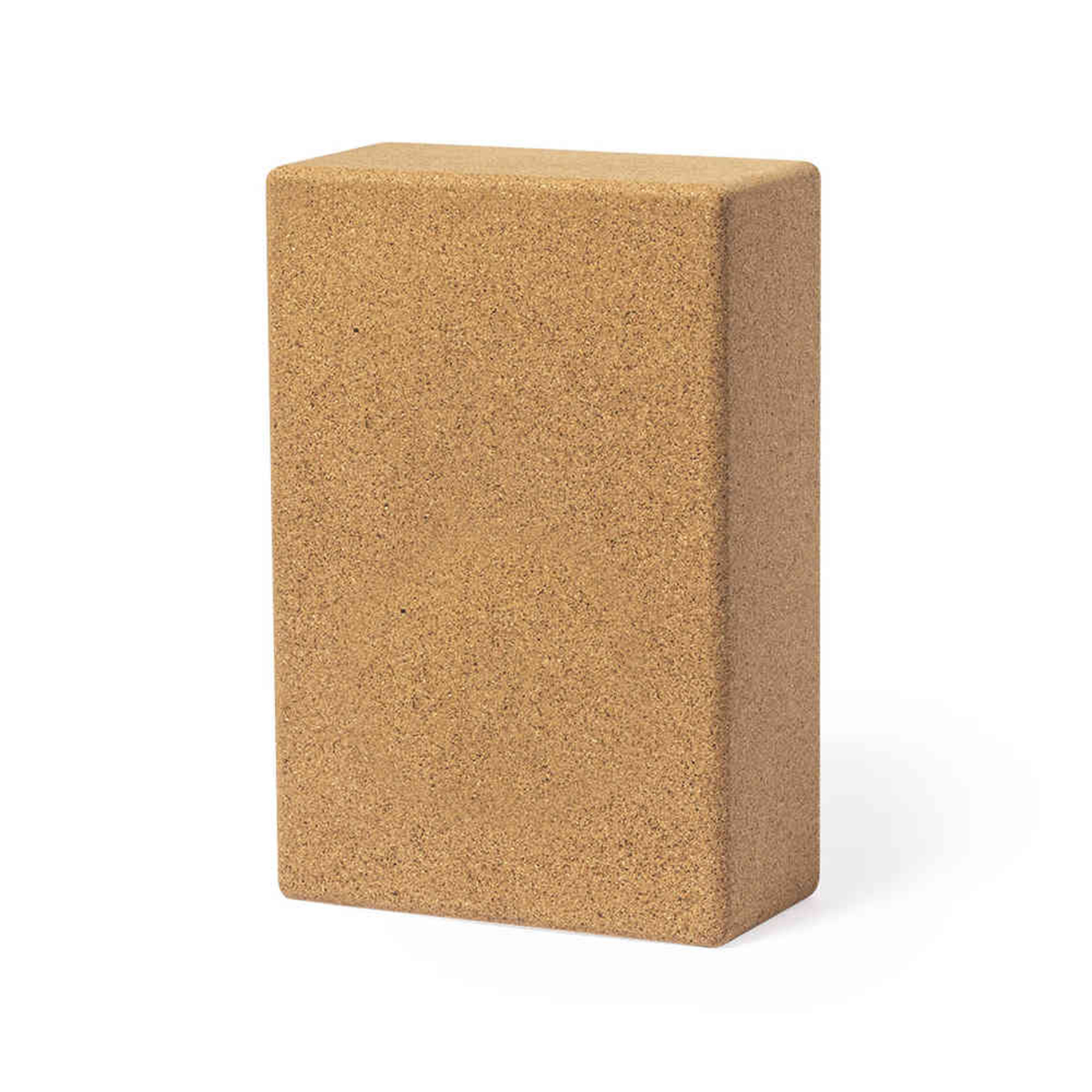 Un bloque de yoga rectangular hecho de corcho está sobre una superficie blanca. Es de color marrón claro, con una superficie texturizada.