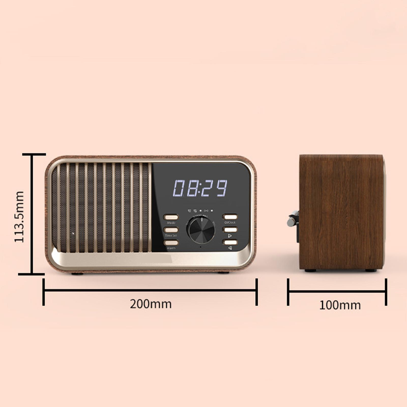 Ein Vintage-Radio mit Digitaluhr, die 08:29 anzeigt. Es hat eine Holzoberfläche, und die Maße sind angegeben.