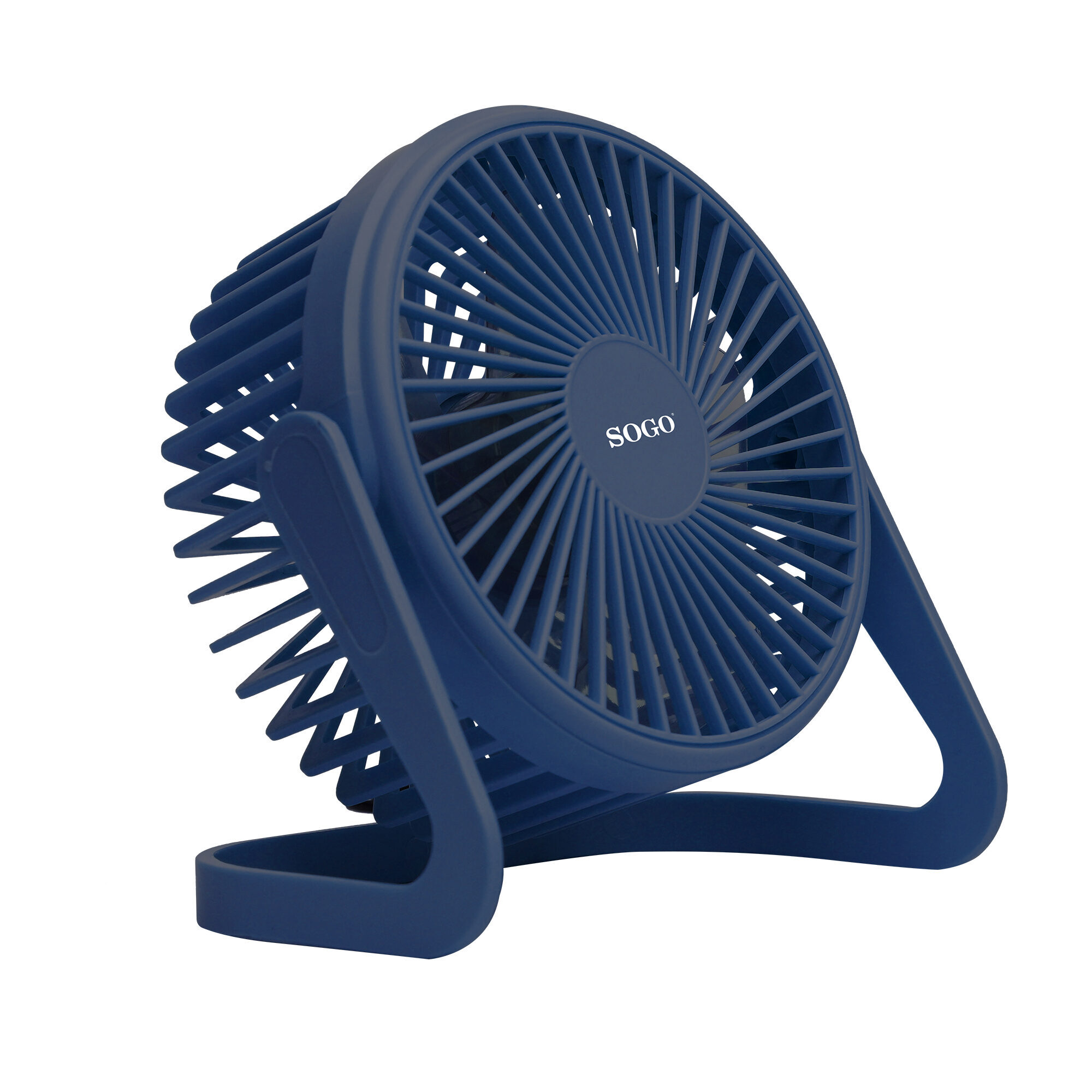 Un ventilador SOGO azul marino sobre un fondo blanco. El ventilador tiene un protector de aspas circular y un soporte.