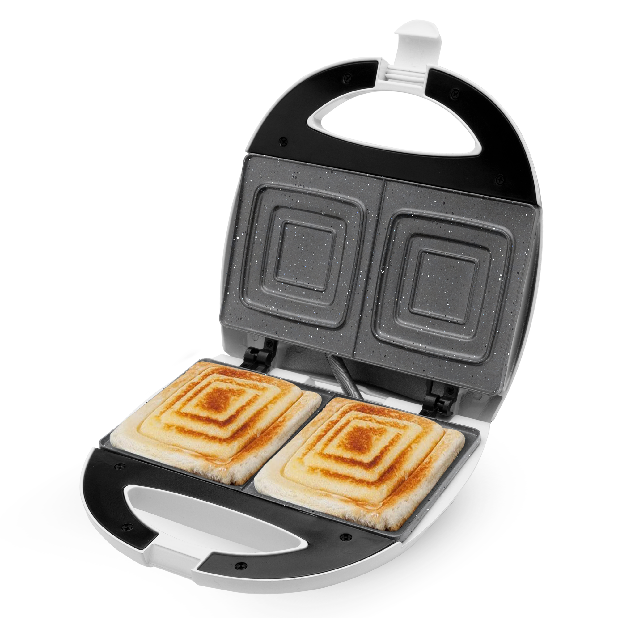 Biało-czarny opiekacz do kanapek z dwoma tostowanymi kanapkami w środku. Góra jest otwarta. Tło jest białe.