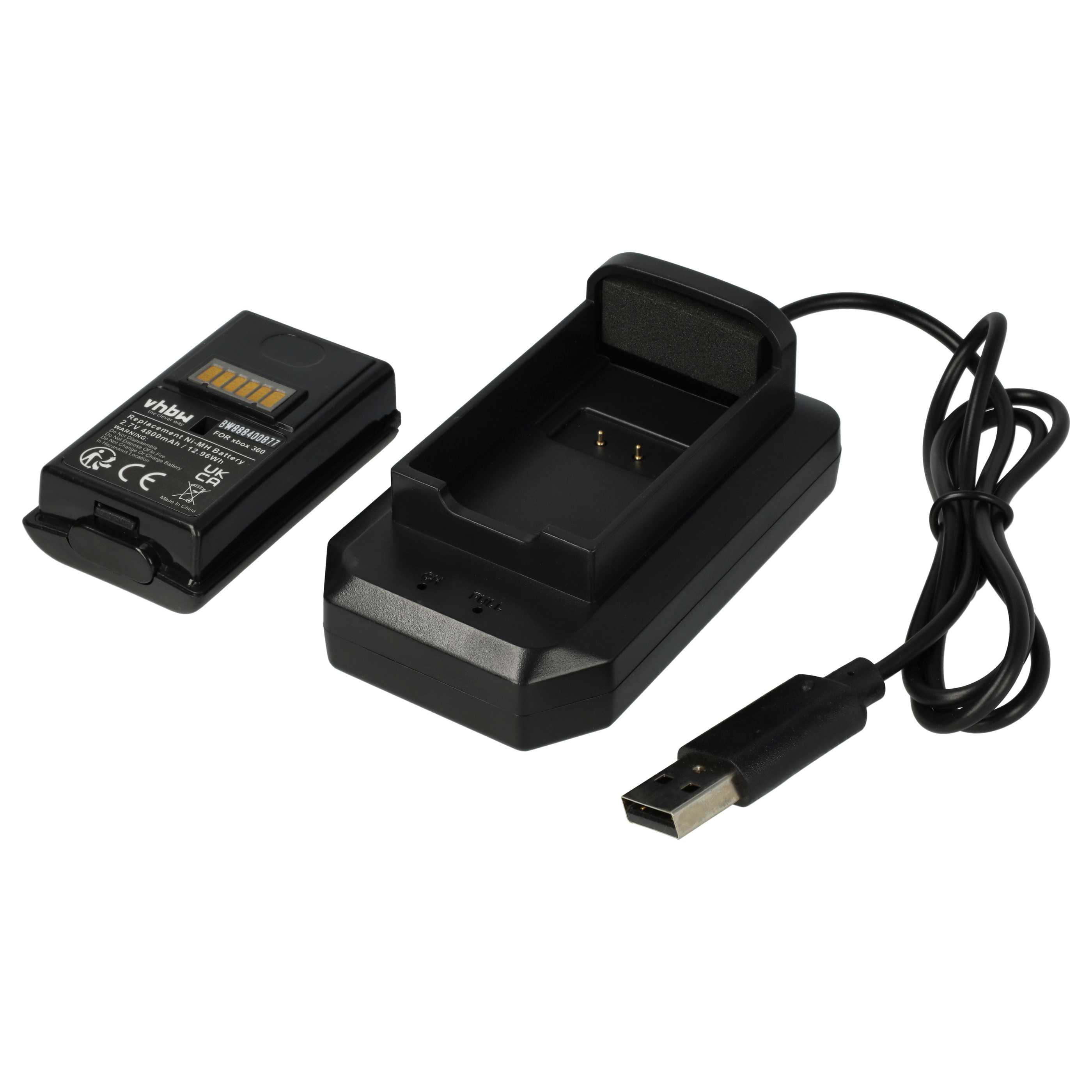 Schwarzer Akku und Ladegerät mit USB-Kabel. Der Akku hat Etiketten und eine Ladeanzeige.