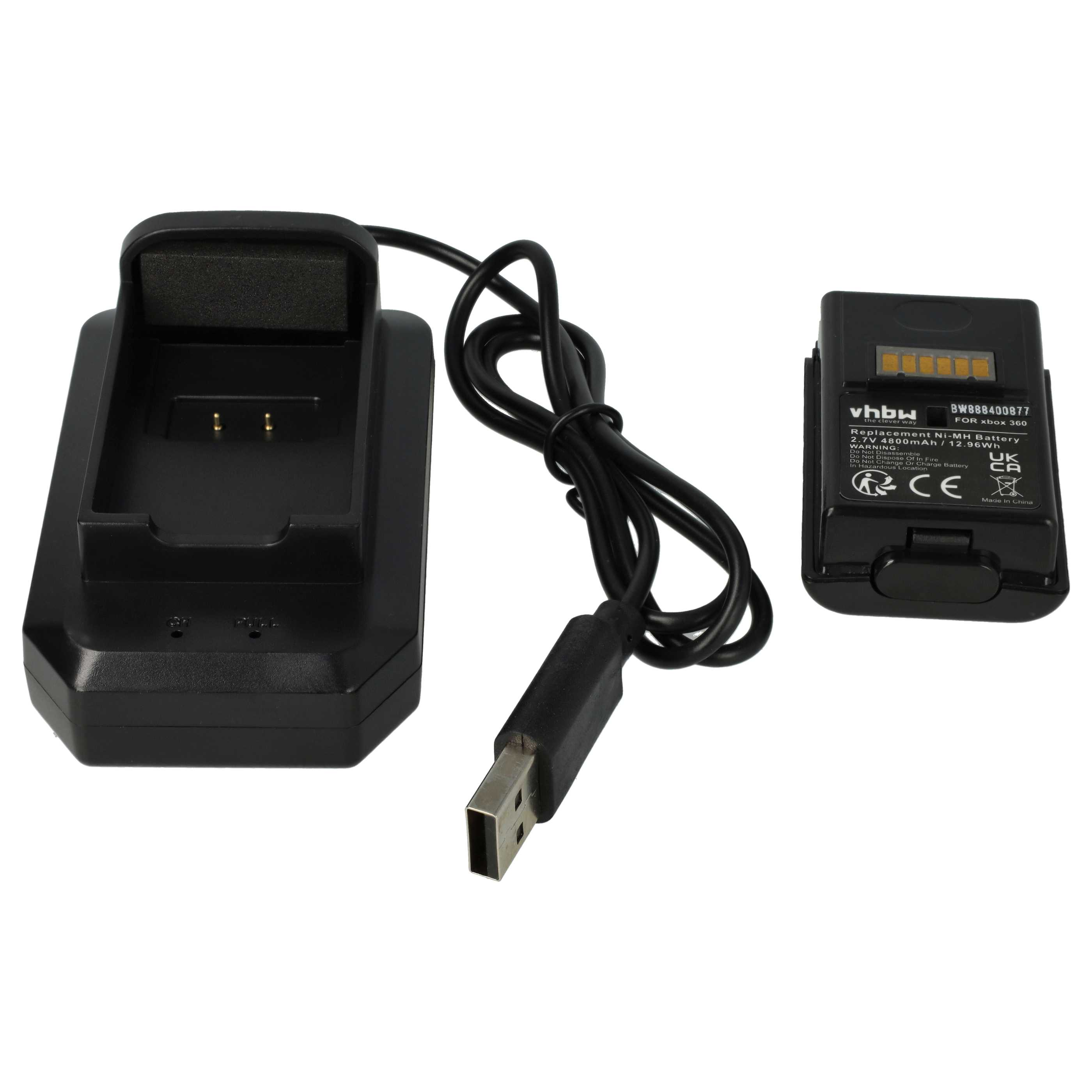 Schwarzes Xbox 360 Akkuladegerät und Akku. Das Ladegerät hat ein USB-Kabel. Der Akku hat ein Etikett mit Text.