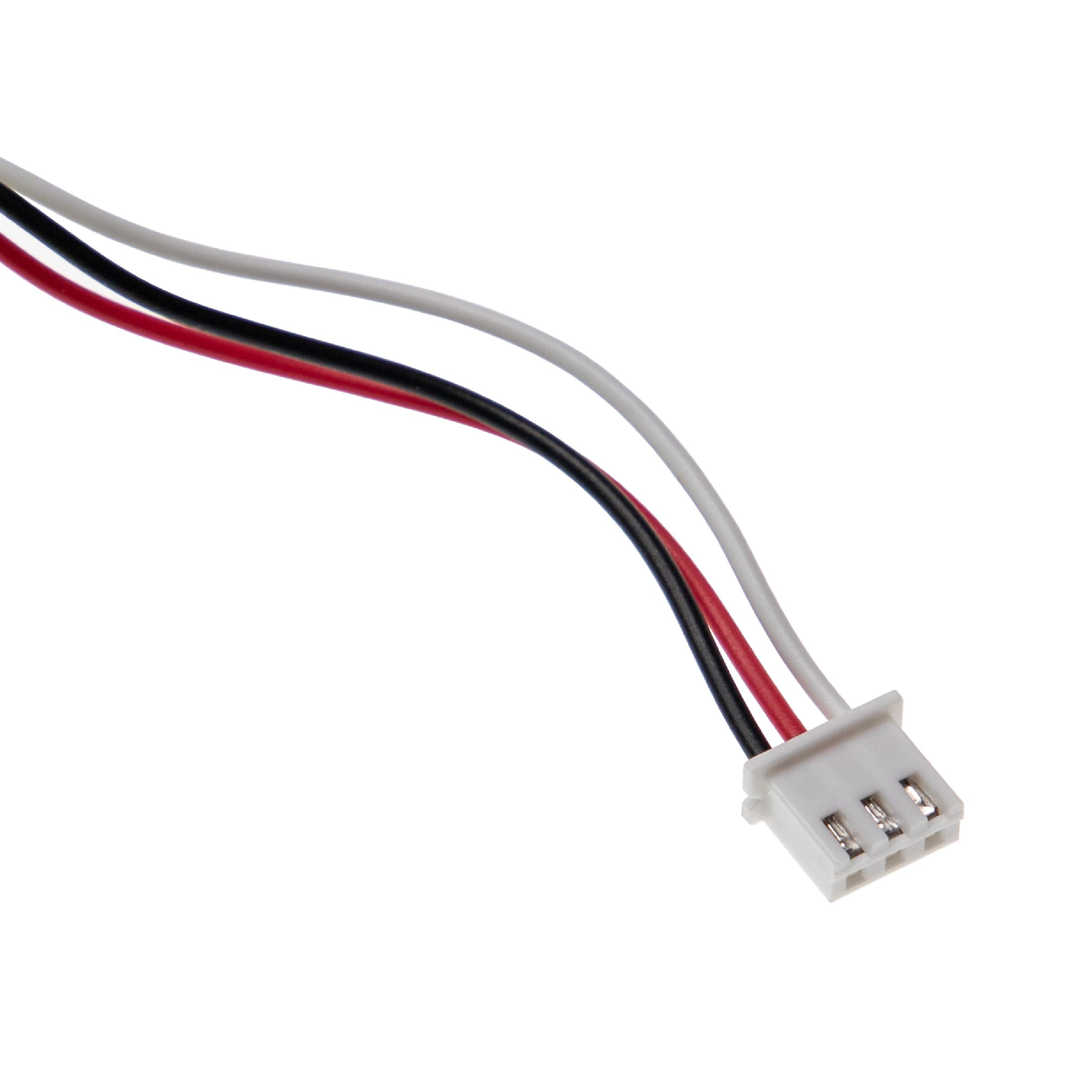 Isoliertes Bild zeigt einen weißen Stecker mit drei farbigen Drähten: schwarz, rot und weiß, vor weißem Hintergrund.