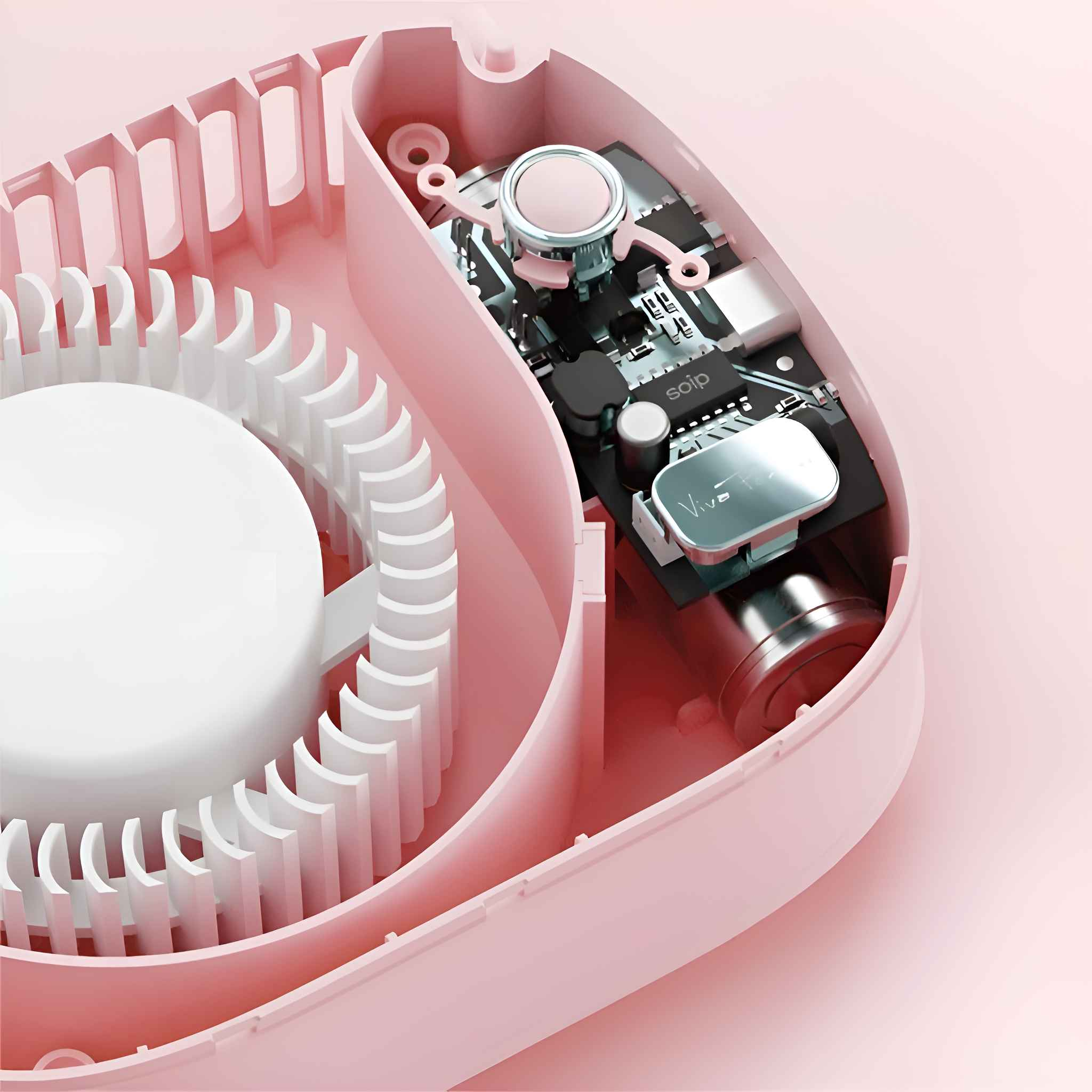 Ein rosa, querschnittartiger Mini-Ventilator zeigt seine internen Komponenten. Ein weißer Ventilator, eine Leiterplatte und ein rosa Gehäuse sind sichtbar.
