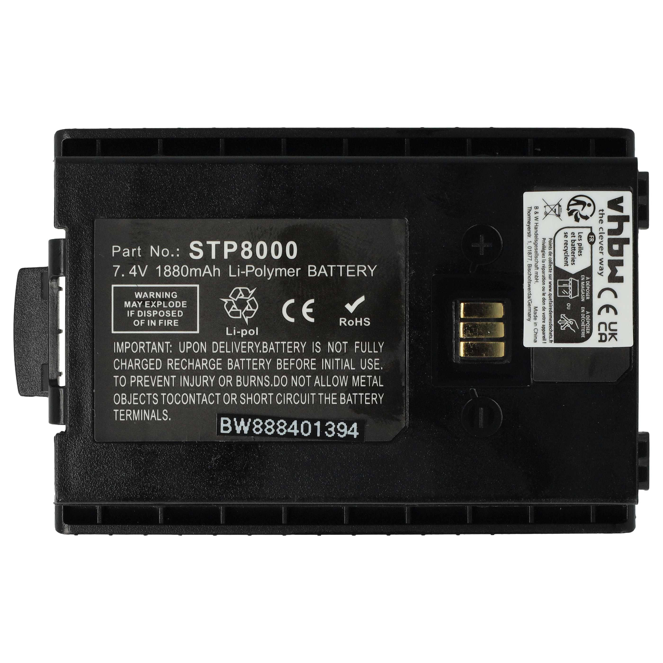 Ein schwarzes Akkupack mit Etiketten. Der Text enthält Batteriespezifikationen, Warnhinweise und Recyclinginformationen.