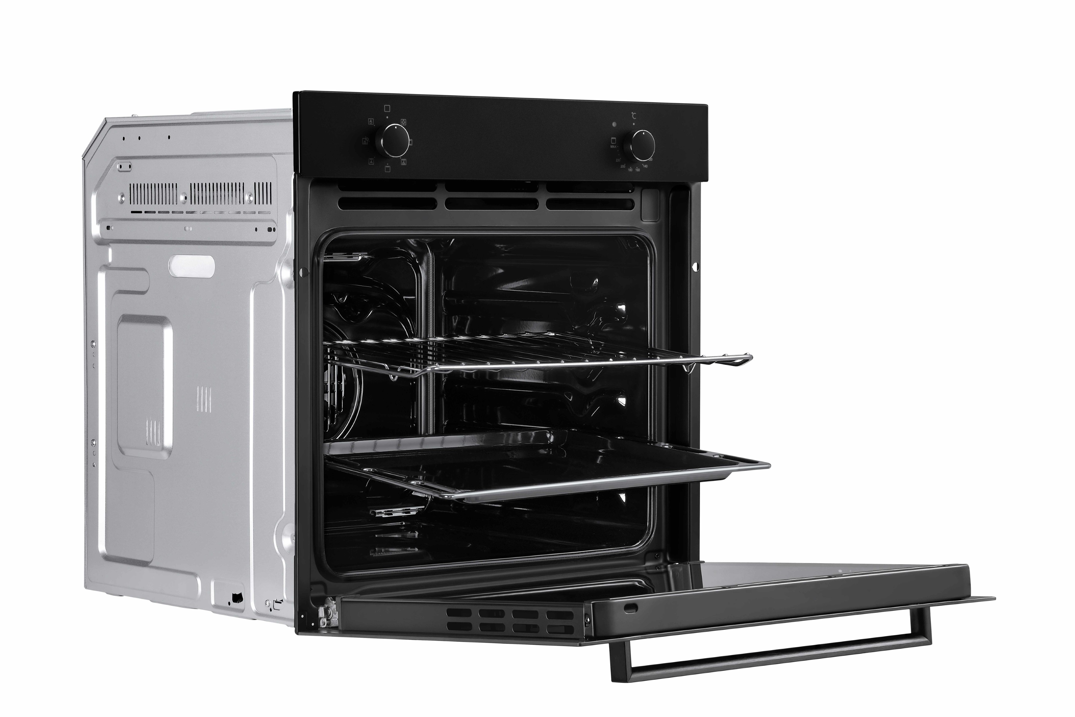 Een open zwarte oven met planken en een bak. De oven is zilver aan de zijkanten.