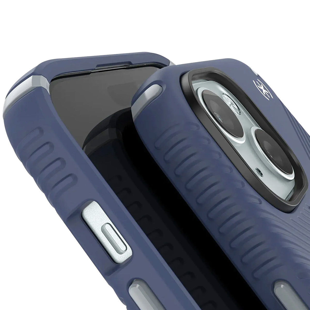 Primo piano di una custodia blu per telefono. La custodia ha un design strutturato, con dettagli argento e lenti della fotocamera. Lo schermo del telefono è visibile.