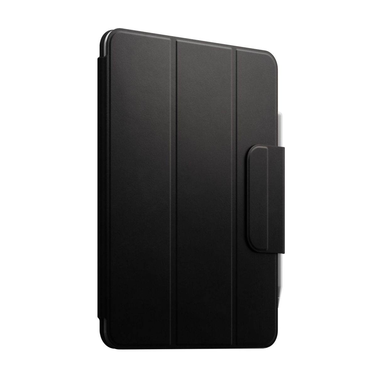 Ein schwarzes Tablet-Etui ist zu sehen. Es hat eine Faltabdeckung und eine Halterung für einen Stift. Das Etui ist auf weißem Hintergrund.