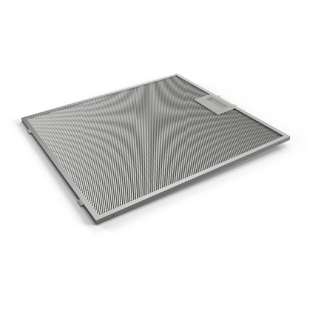 Un filtro metallico rettangolare con un motivo a rete. Ha una maniglia e poggia su una superficie bianca.