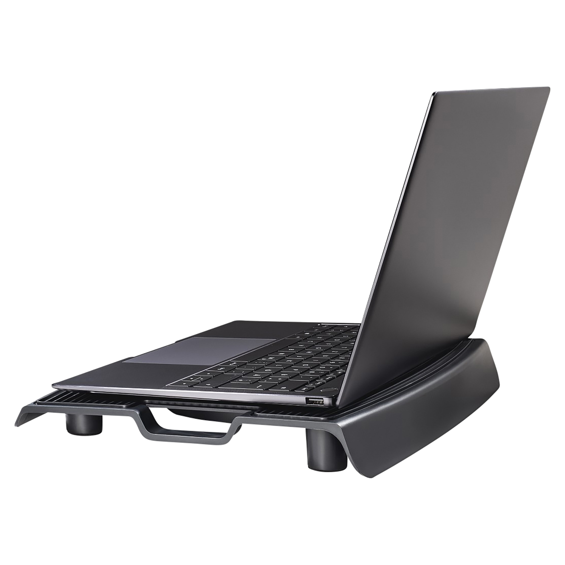 Ein schwarzer Laptop steht auf einem Ständer. Der Bildschirm ist geöffnet. Der Laptop befindet sich auf weißem Hintergrund.