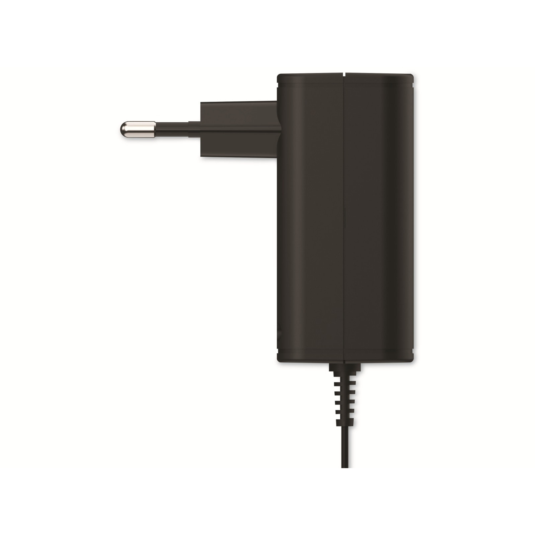 Czarny zasilacz z wtyczką ze srebrną końcówką. Na białym tle, z kablem.