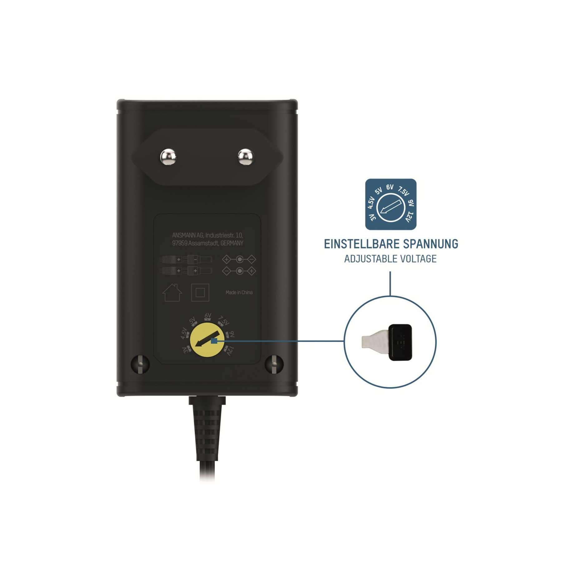 Czarny, regulowany adapter napięcia. Ma wtyczkę i pokrętło do różnych ustawień napięcia. Tekst: Regulowane napięcie.