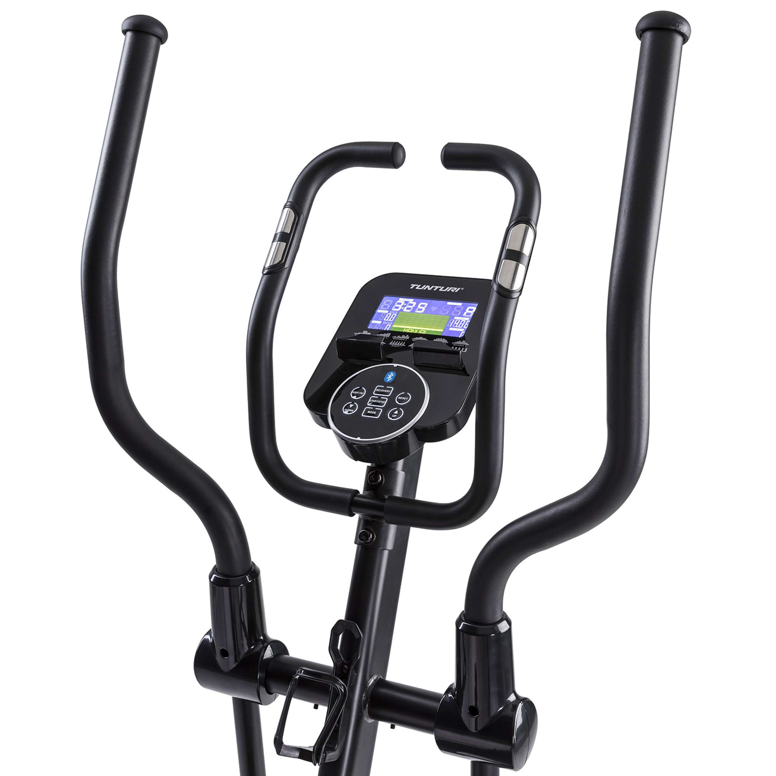 Zwarte elliptische machine. Het heeft een display, handvatten en een flessenhouder. Het merk is Tunturi.