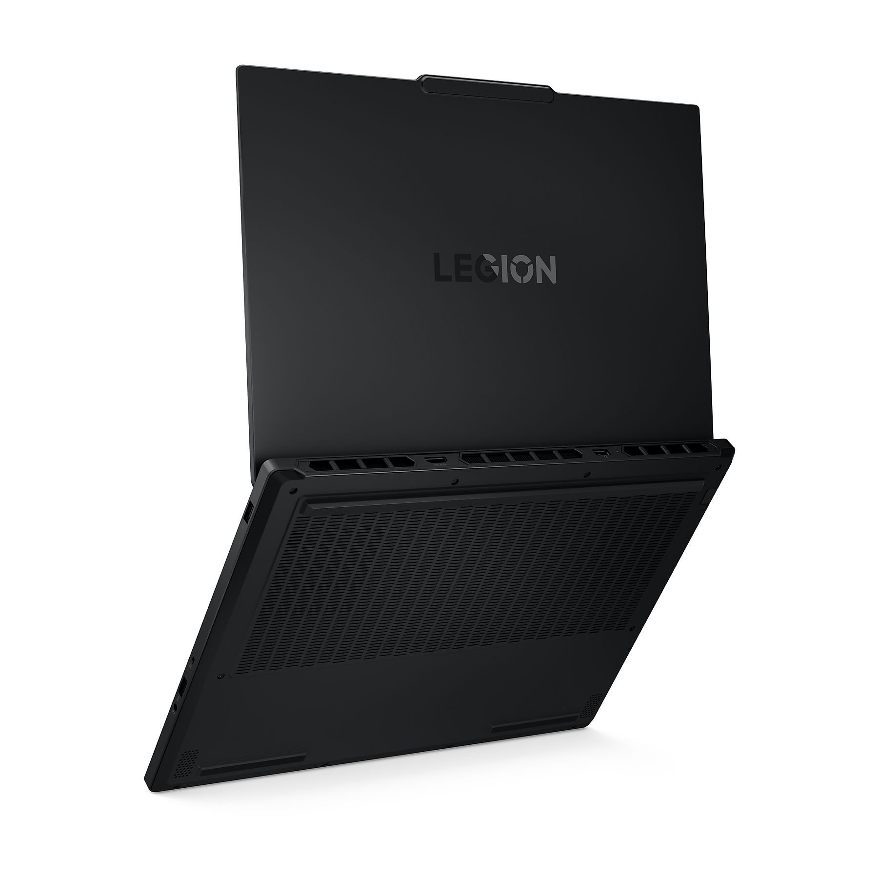 Laptop nero, aperto, angolato. Logo Legion visibile. La parte inferiore ha ventilazione e porte. Sfondo bianco.