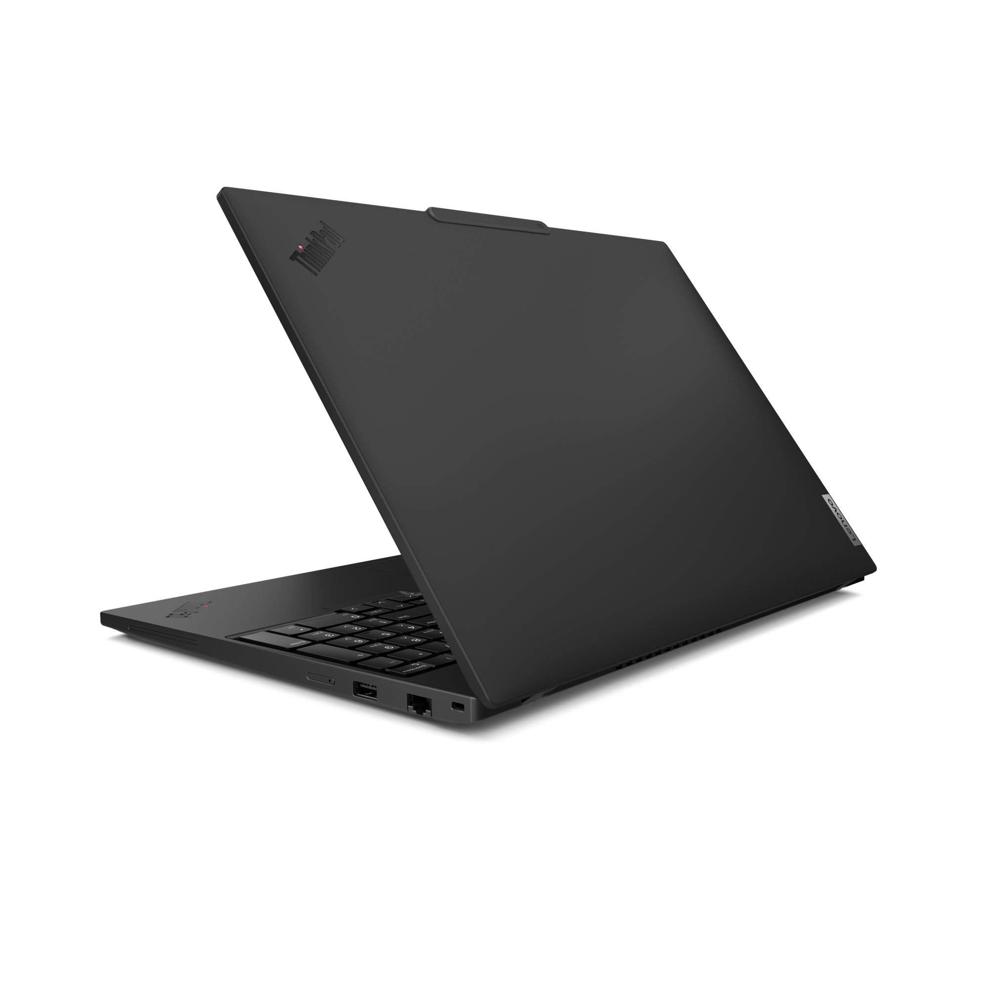 Czarny laptop ThinkPad, częściowo otwarty na białym tle. Klawiatura jest widoczna. Pokrywa jest pod kątem.