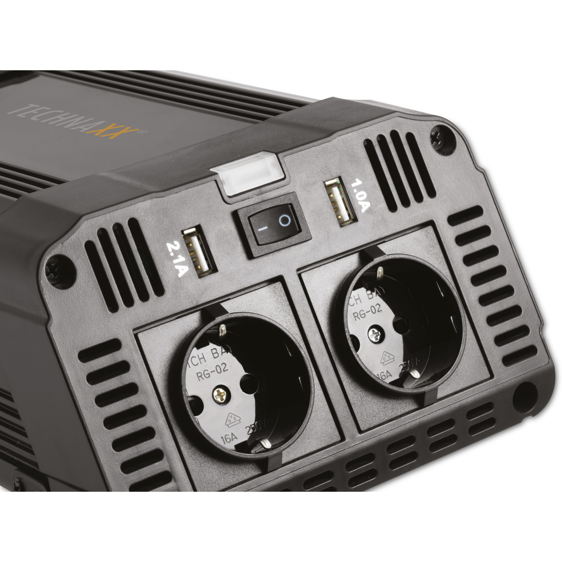 Czarny inwerter z portami USB, gniazdami zasilania i przełącznikiem. Zawiera markę TECHNAXX.