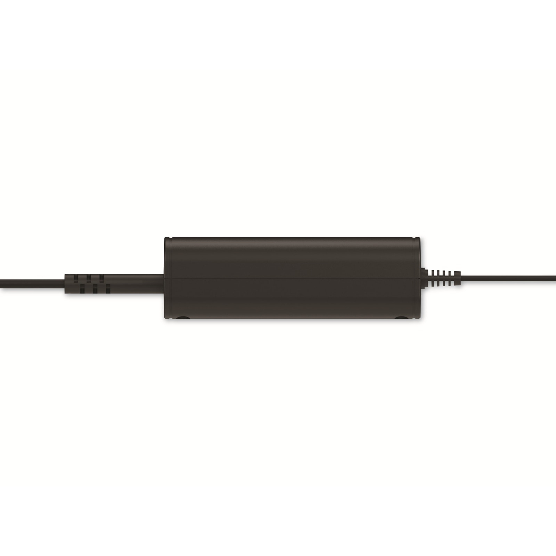 Czarny zasilacz, podłączony do przewodu, leży poziomo na białym tle.
