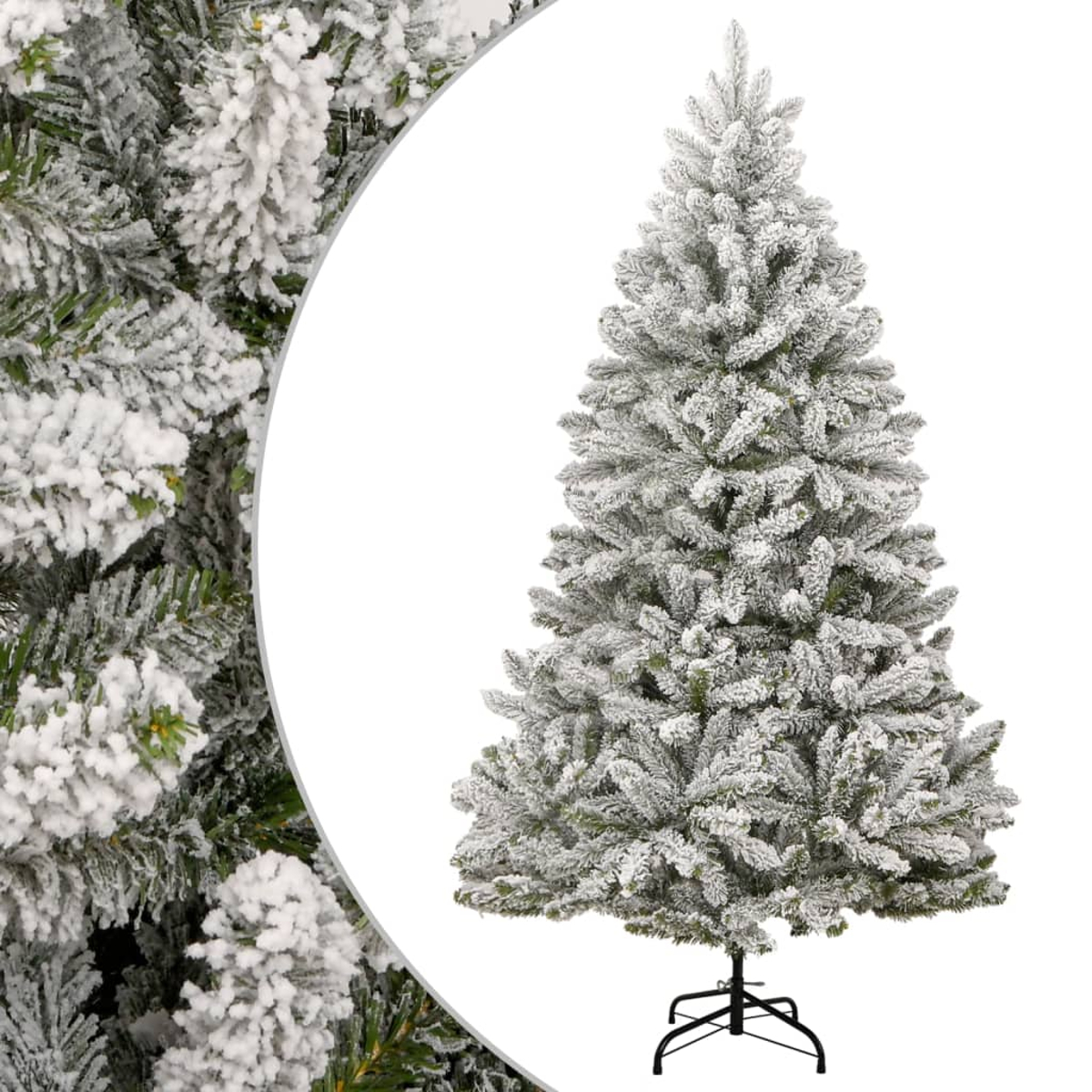 Ein schneebedeckter Weihnachtsbaum steht auf einem schwarzen Metallständer. Die linke Seite zeigt Nahaufnahme von schneebedeckten Ästen.