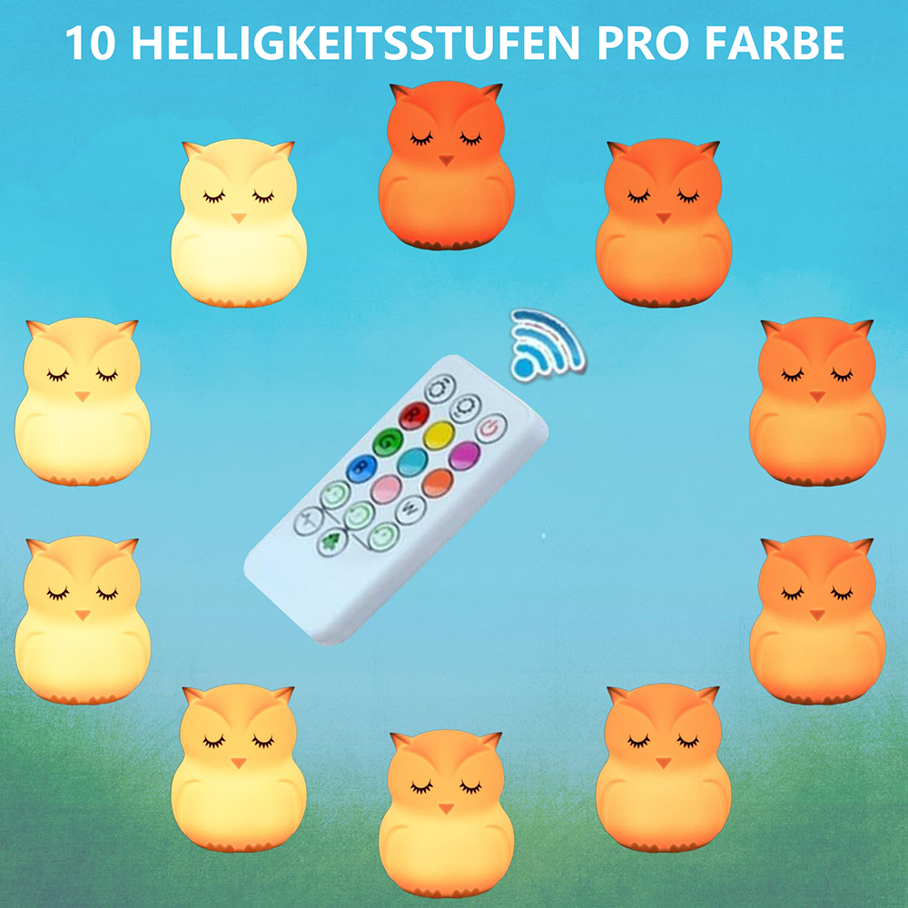 Das Bild zeigt eulenformige Lampen in verschiedenen Farben. Eine Fernbedienung in der Mitte steuert die Lampen. Der Hintergrund ist hellblau.