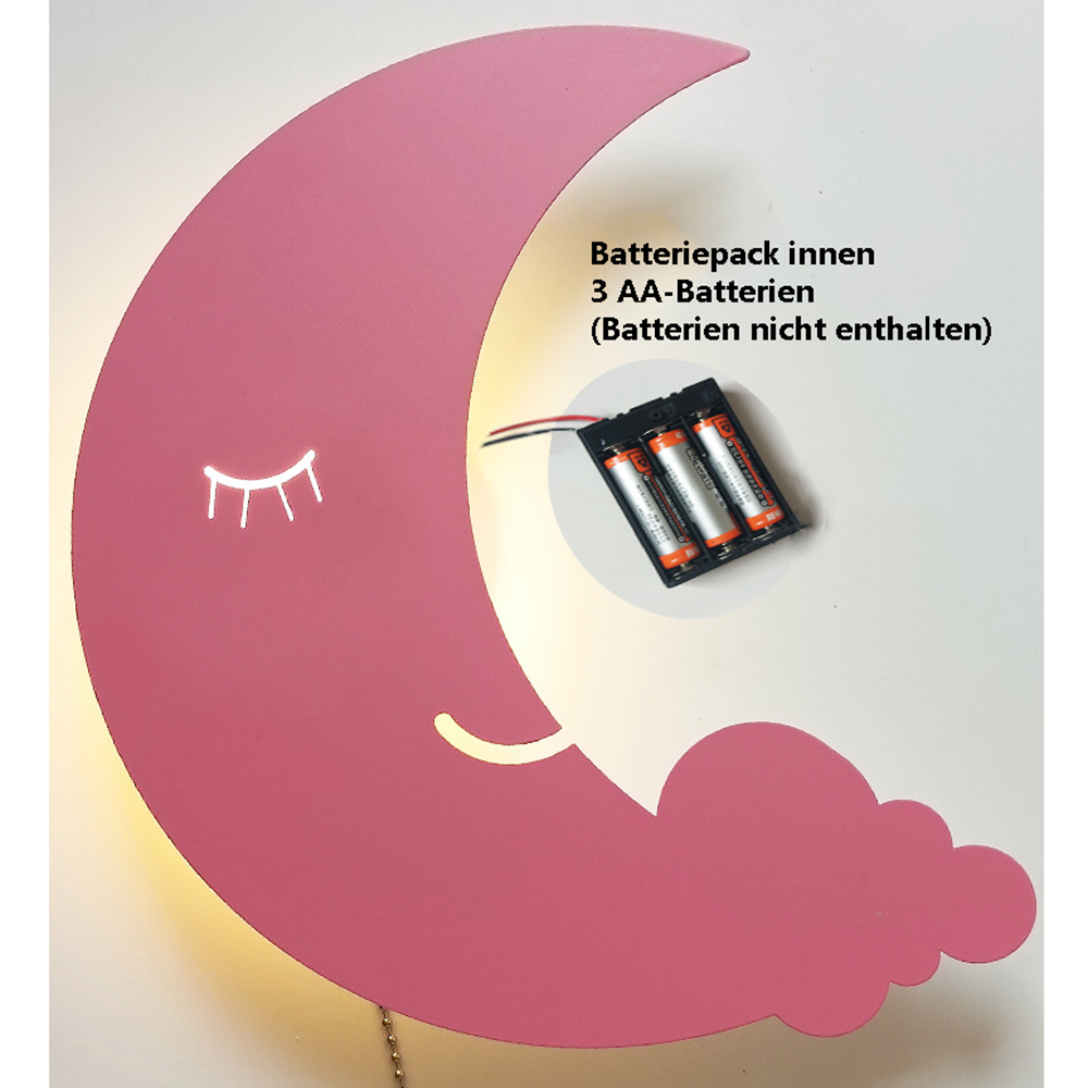 Ein rosa Halbmond-Nachtlicht mit einem lächelnden Gesicht und einer Wolke. Ein Akkupack mit 3 AA-Batterien ist sichtbar.