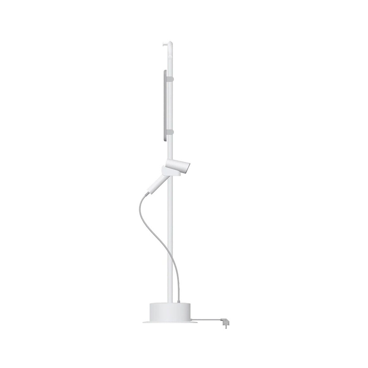 Ein weißer, minimalistischer Ständer mit Licht und Gerätehalter. Ein Kabel verbindet das Licht mit der Basis. Der Hintergrund ist weiß.