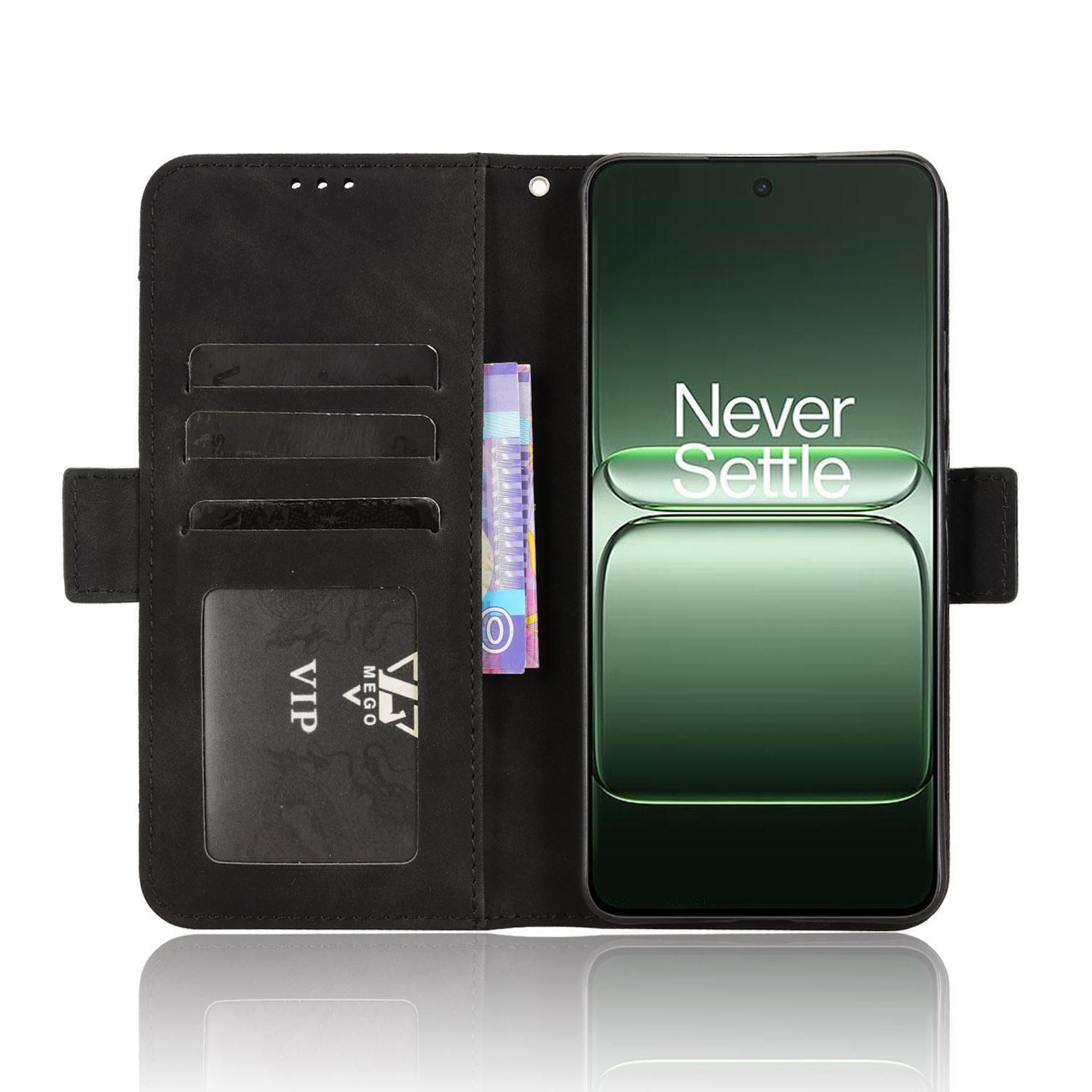 Geöffnete schwarze Handyhülle. Telefon zeigt 'Never Settle'. Innen hat Kartenfächer, VIP-Karte und Geld. Mego-Logo erscheint.