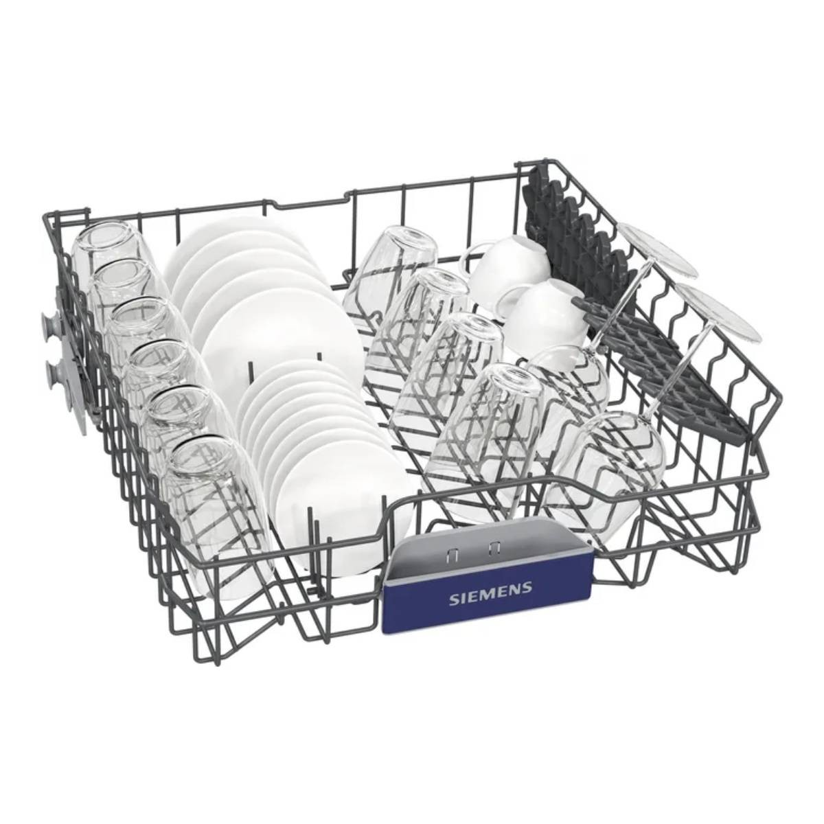 Estante de lavavajillas lleno de platos, vasos y tazas blancos limpios. El estante tiene un logotipo de Siemens.
