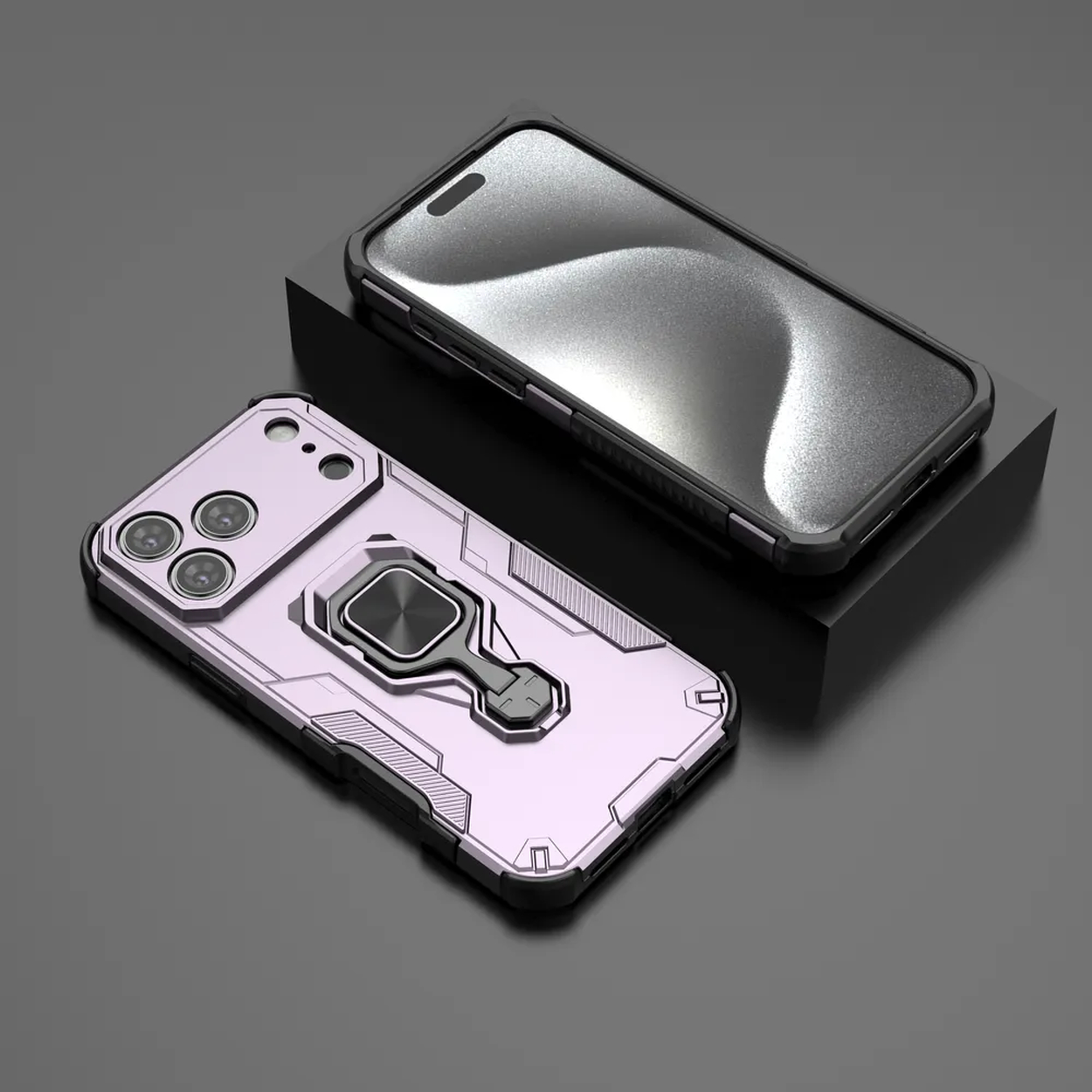 Twee telefoonhoesjes, één lavendelkleurig, één zwart, op een zwarte standaard. Lavendelkleurige hoes heeft een ringhouder, zwarte hoes is naar boven gericht.