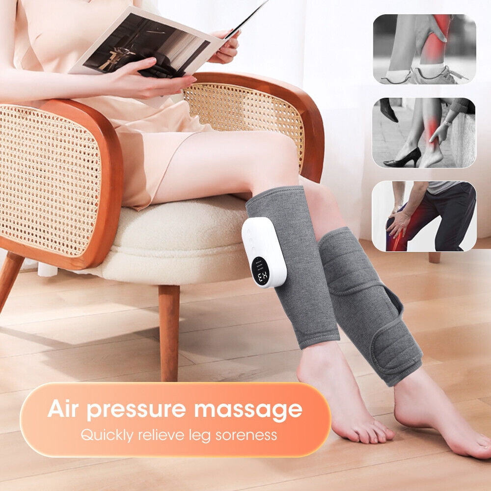 Eine Person sitzt in einem Stuhl und trägt Beinmassagegeräte, während sie eine Zeitschrift liest. Kleine Bilder zeigen Beinschmerzen. Das Produkt ist eine Luftdruckmassage.