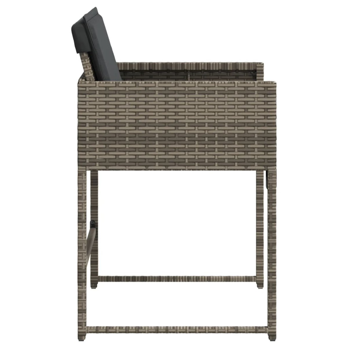 Ein Barhocker aus Korbgeflecht mit grauem Kissen. Der Hocker ist braun und grau. Sitz und Rückenlehne sind aus gewebtem Material.