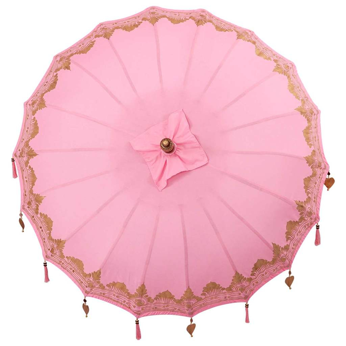 Ein rosa Sonnenschirm mit goldfarbenen Verzierungen und Quasten. Er hat einen zentralen Knoten und ein dekoratives goldenes Blättermuster.