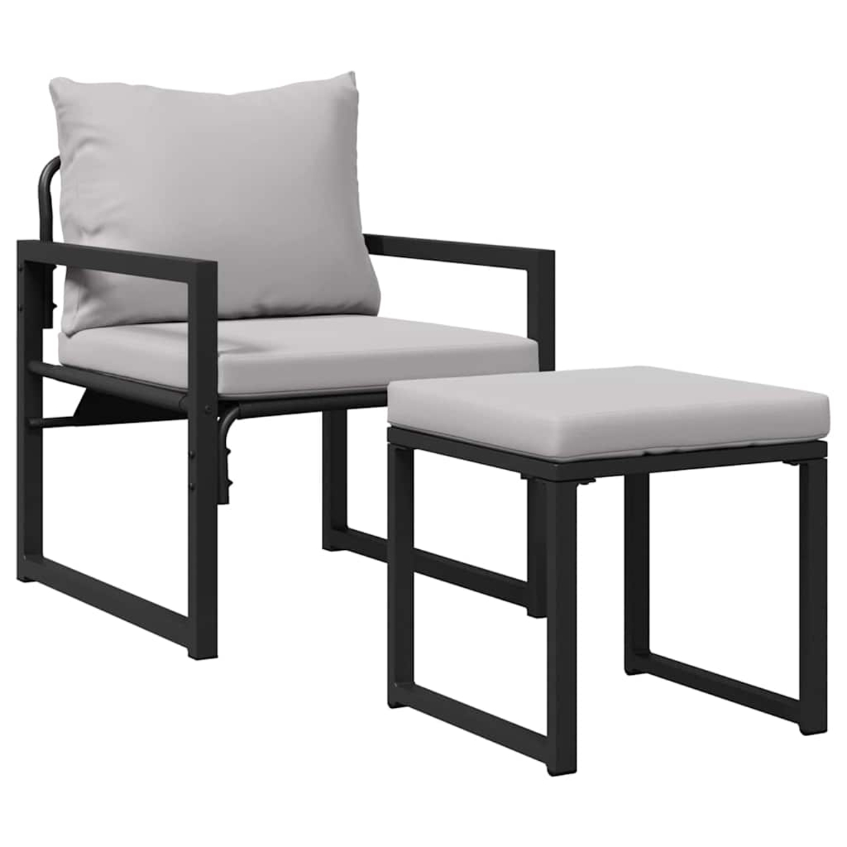 Ein Stuhl und Hocker-Set für den Außenbereich. Der Stuhl hat ein graues Kissen und eine graue Polsterung mit schwarzem Rahmen. Der Hocker hat eine passende Polsterung.