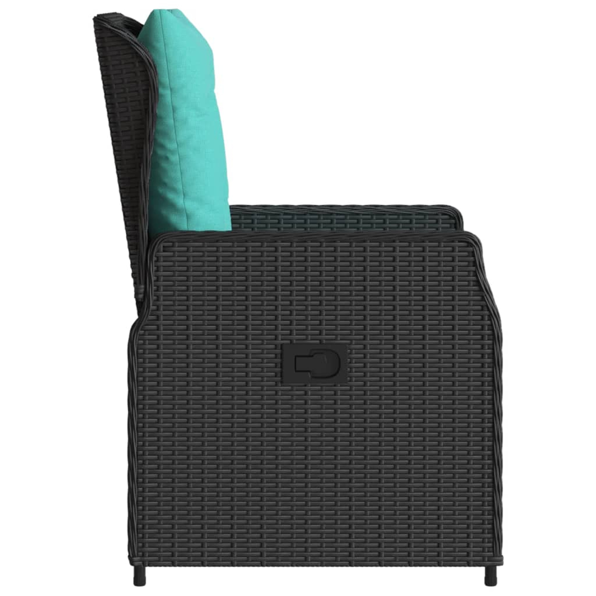 Ein schwarzer Korbstuhl mit hellblauem Kissen. Der Stuhl hat einen Hebel an der Seite und steht vor weißem Hintergrund.