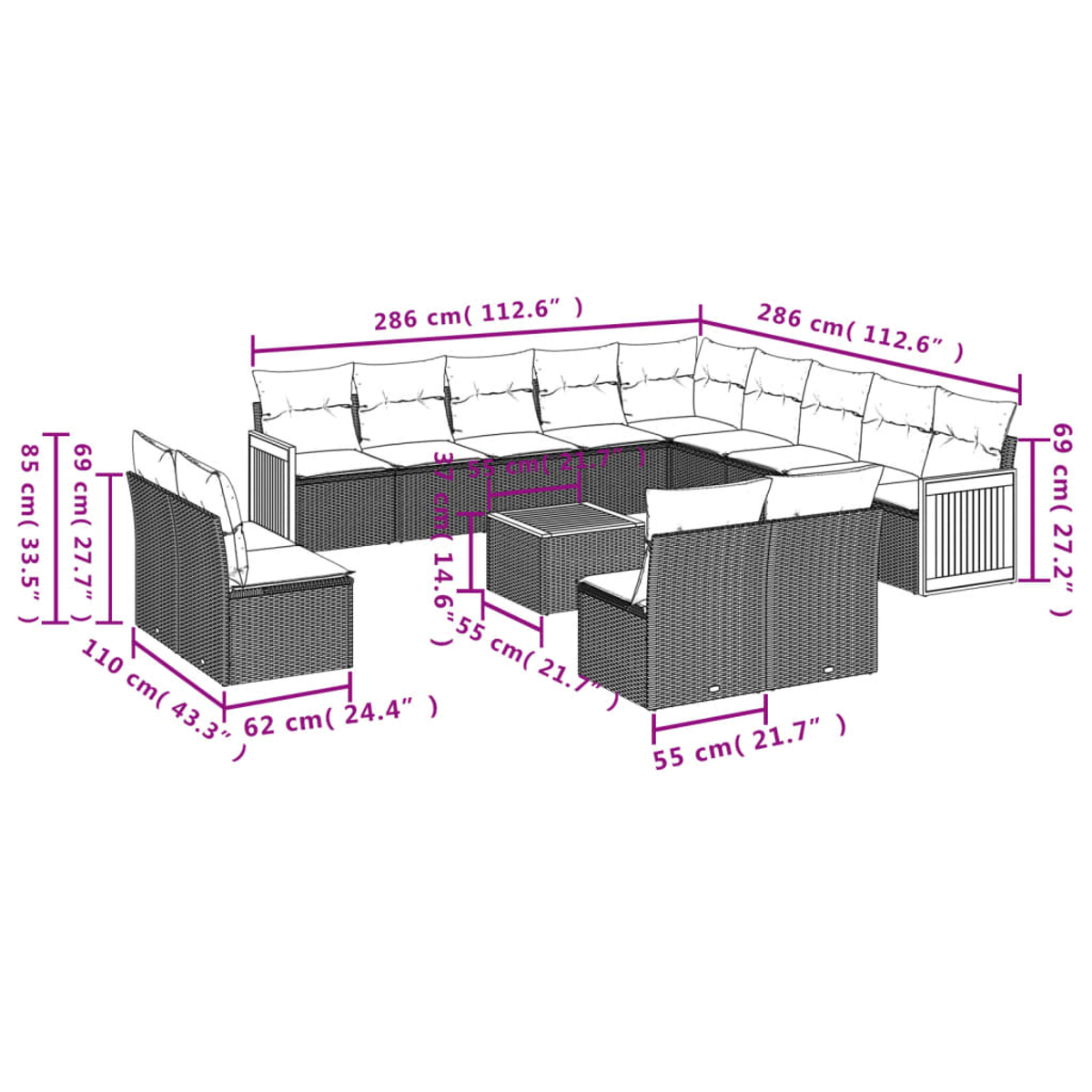 Ein Outdoor-Rattansofa-Set mit Maßangaben. Enthält Ecksofa, Stühle und einen Tisch, alle mit beigen Kissen.