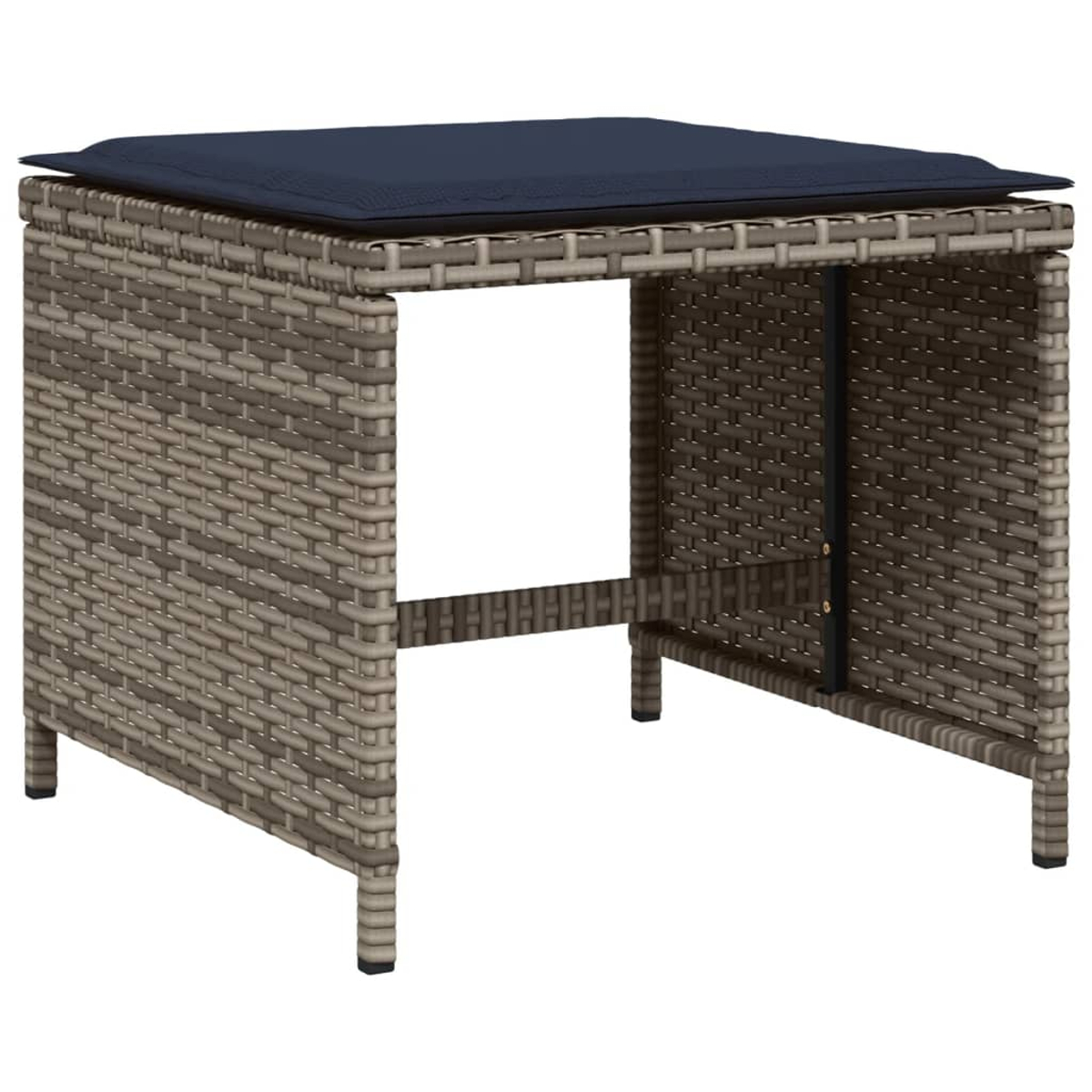 Quadratischer Korbtisch mit blauem Kissen. Der Tisch ist braun und hat ein gewebtes Design. Das Kissen ist dunkelblau.