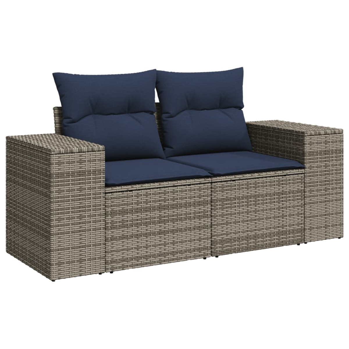 Ein Zweisitzer-Korbsessel mit marineblauen Kissen und Kissen. Das Sofa hat Armlehnen auf beiden Seiten.