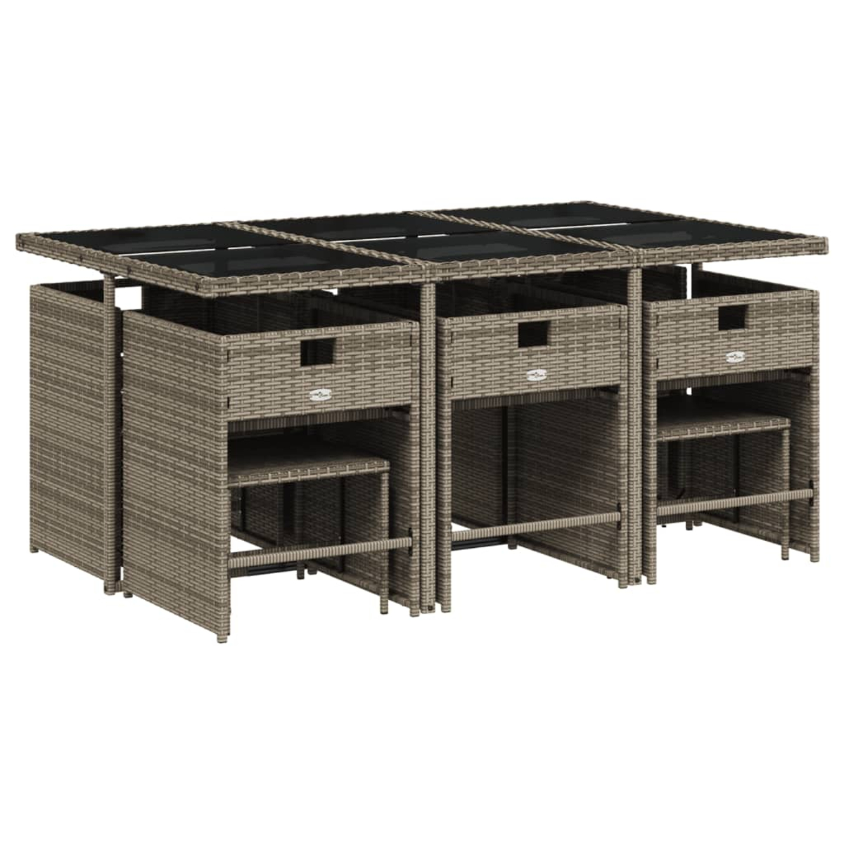 Un juego de comedor de ratán para exteriores con mesa rectangular y taburetes. La mesa tiene una tapa de cristal oscuro.