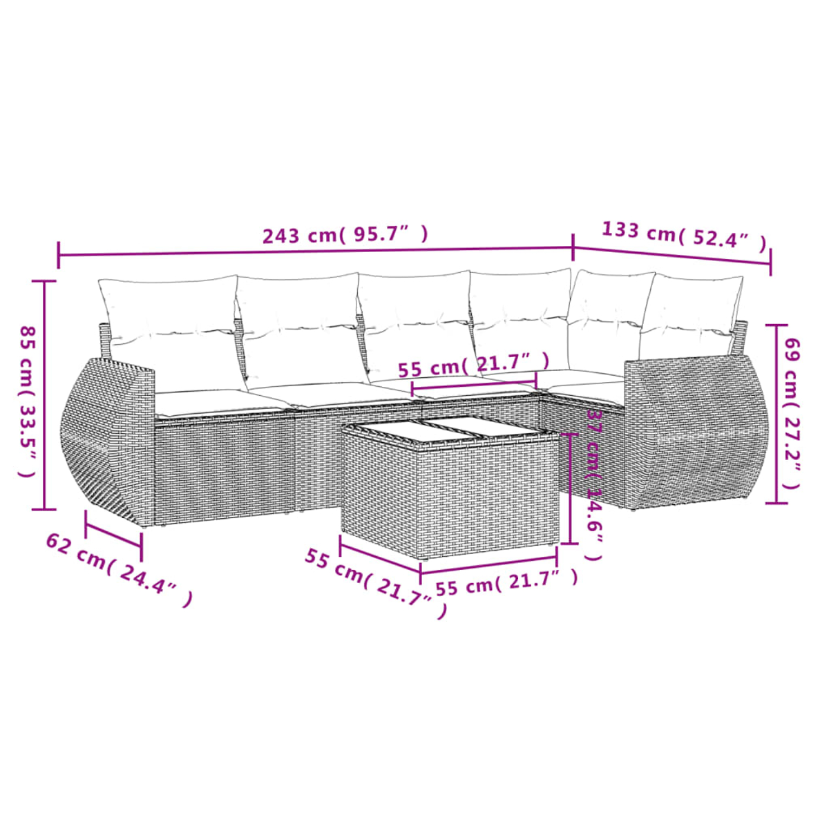 Geflochtenes Outdoor-Sofaset mit Beschriftung der Maße. Es beinhaltet ein Ecksofa mit Kissen und einen kleinen quadratischen Tisch. Das Set ist hellbraun.