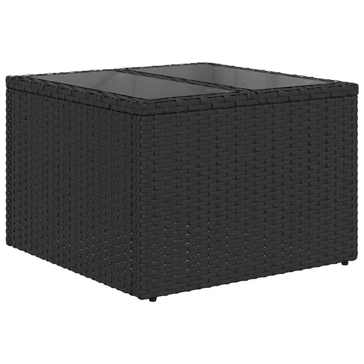 Ein quadratischer, schwarzer, gewebter Outdoor-Couchtisch mit Glasplatte. Der Tisch hat eine strukturierte Oberfläche und steht vor weißem Hintergrund.