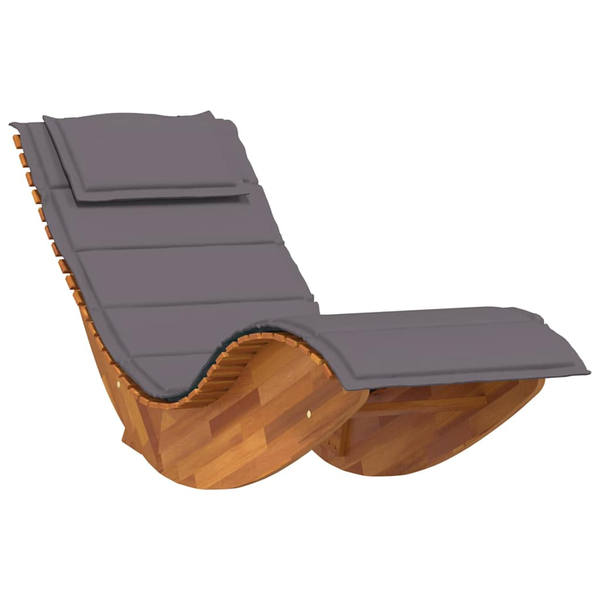 Ein schaukelnder Loungesessel aus Holz mit grauem Kissen. Der Stuhl steht auf weißem Hintergrund. Der Stuhl ist aus Holz gefertigt und hat ein geschwungenes Design.