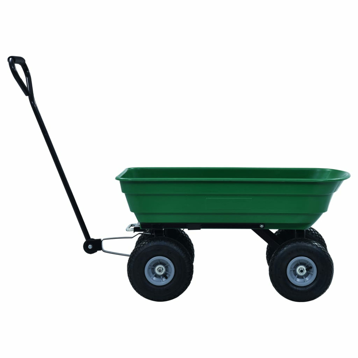 Ein grüner Gartenwagen mit vier Rädern, einem schwarzen Griff und einer grünen Ladefläche. Der Wagen steht vor weißem Hintergrund.