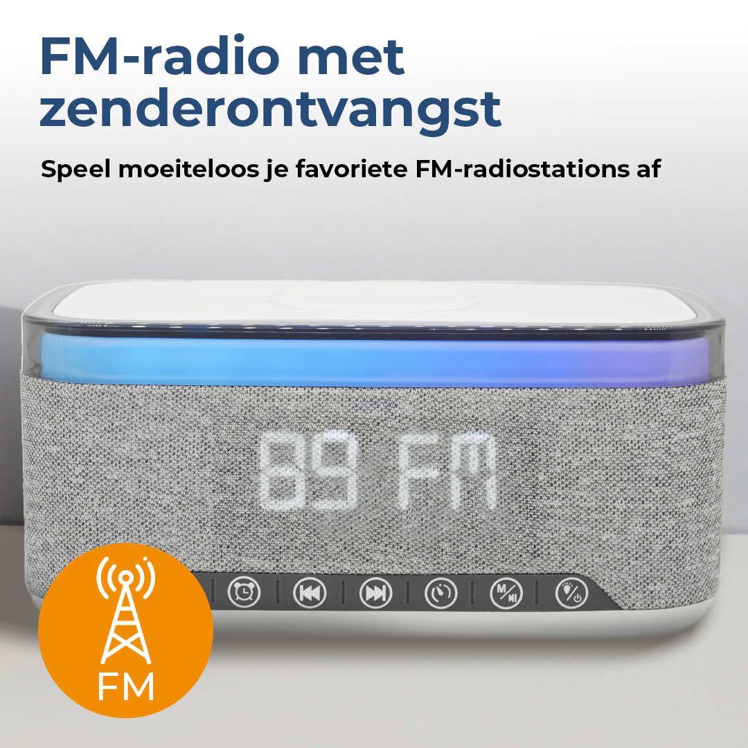Ein graues FM-Radio mit digitaler Anzeige '89 FM'. Es hat eine weiße Oberseite und ein farbiges Lichtband. Ein FM-Symbol links.