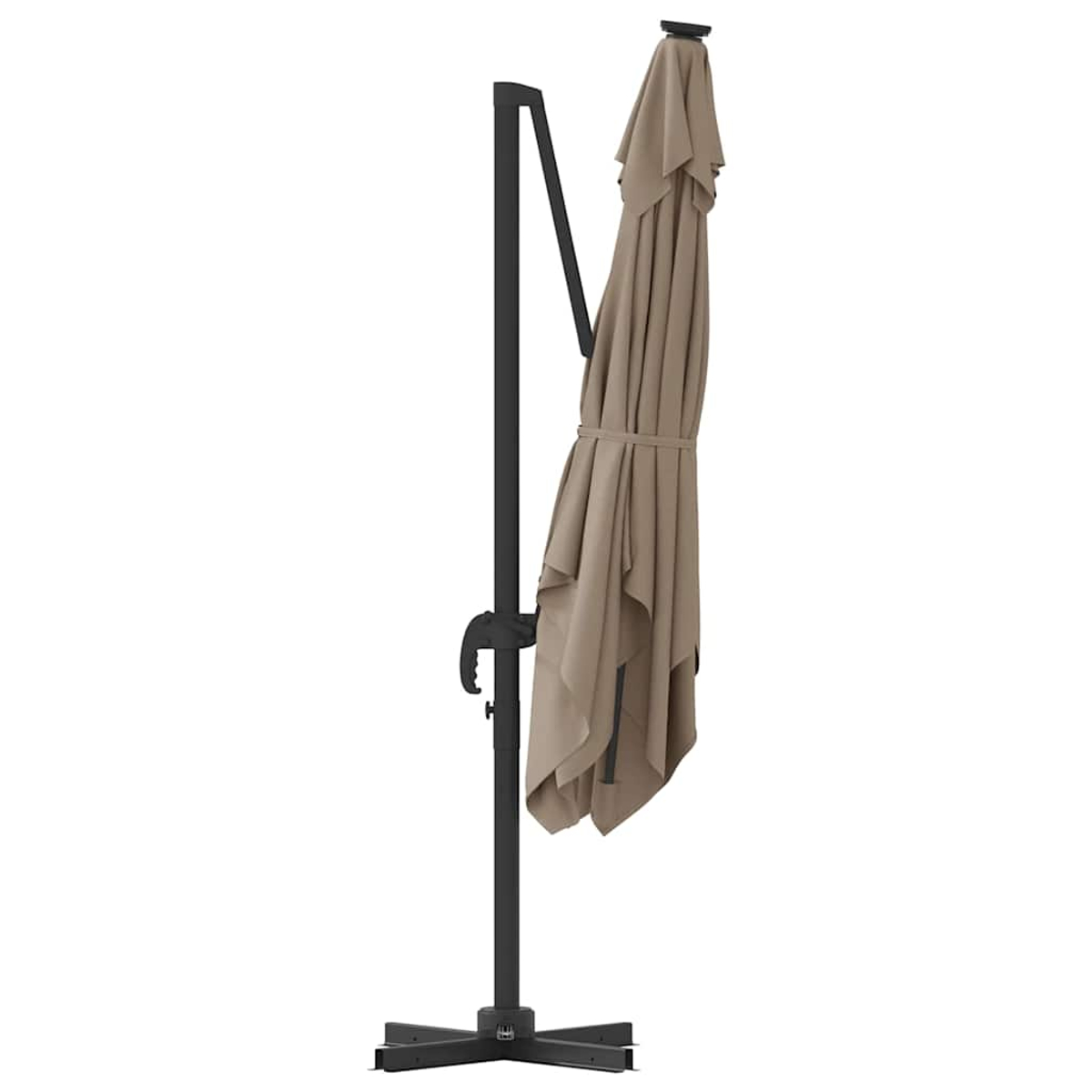Un ombrellone beige è chiuso. Ha un palo e una base neri. L'ombrellone è legato con una cinghia.